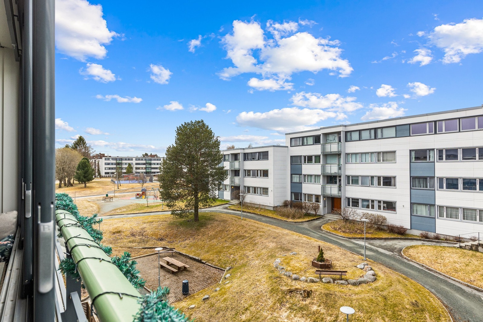 Kort vei til Bymarka som er et meget populært turområde for hele Trondheims befolkning, sommer som vinter. Galleribilde