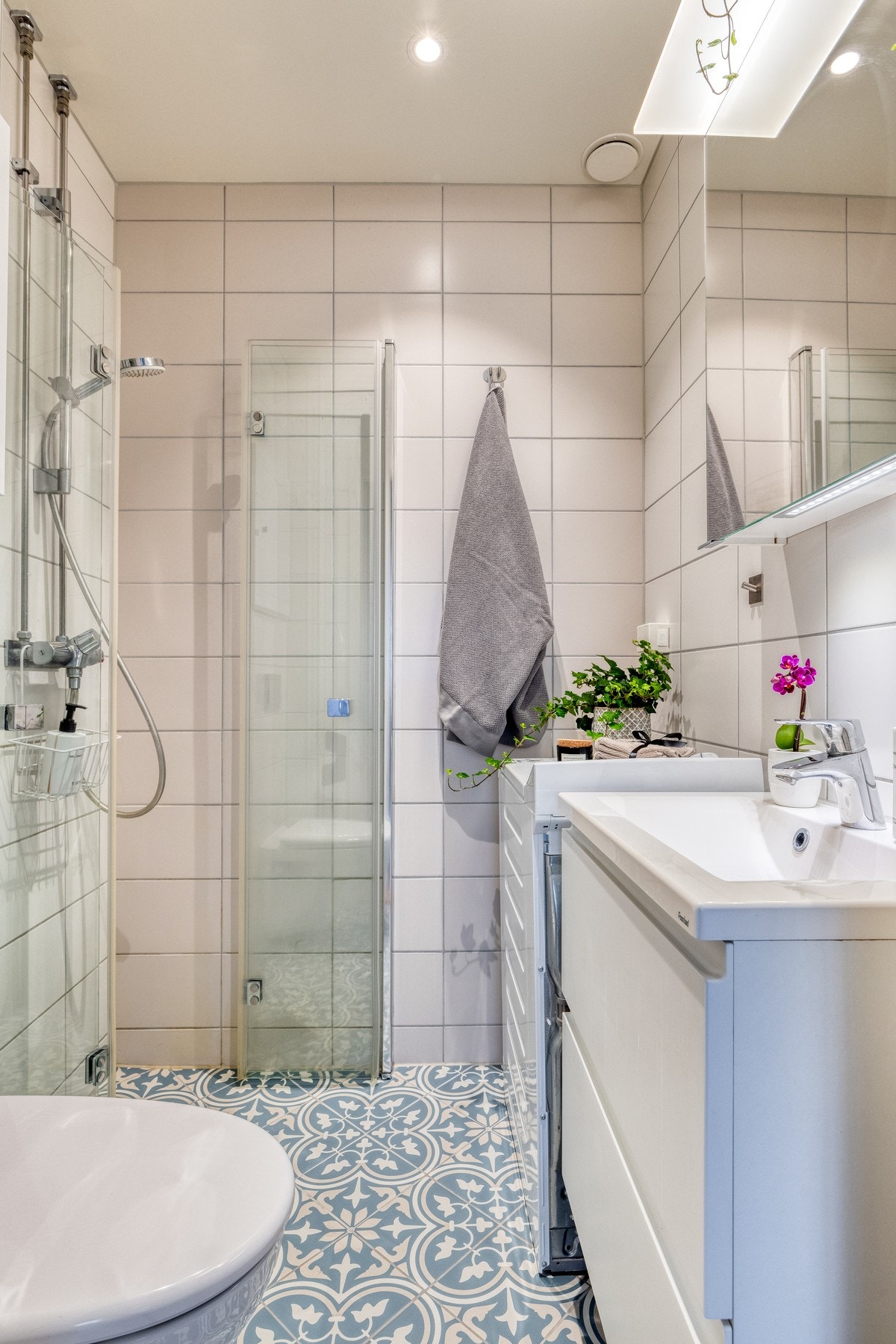 Badet ble pusset opp i regi av borettslaget i 2019 og fremstår delikat og moderne Galleribilde