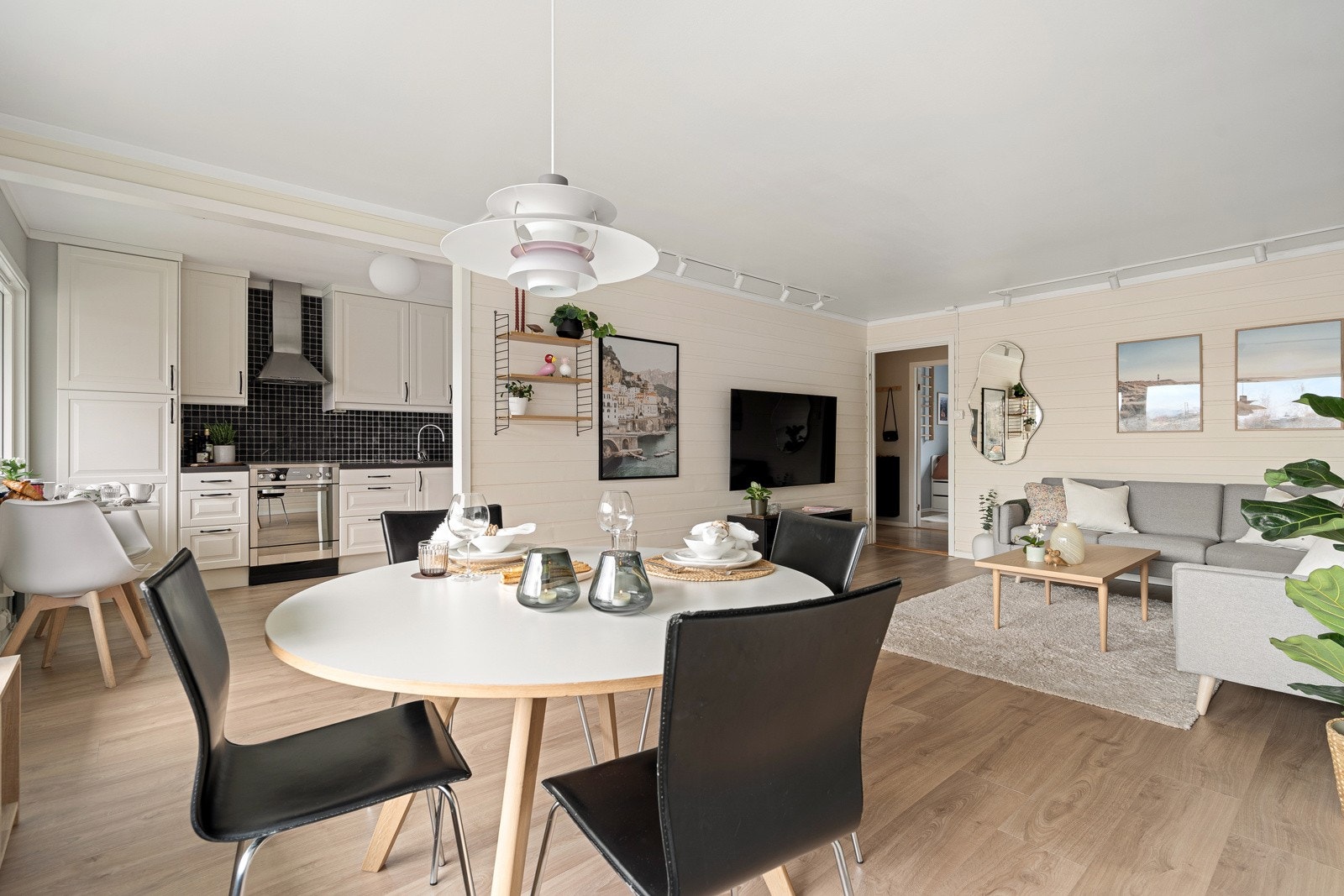 Stuen er på hele 25 m² og har flere møbleringsmuligheter. Galleribilde