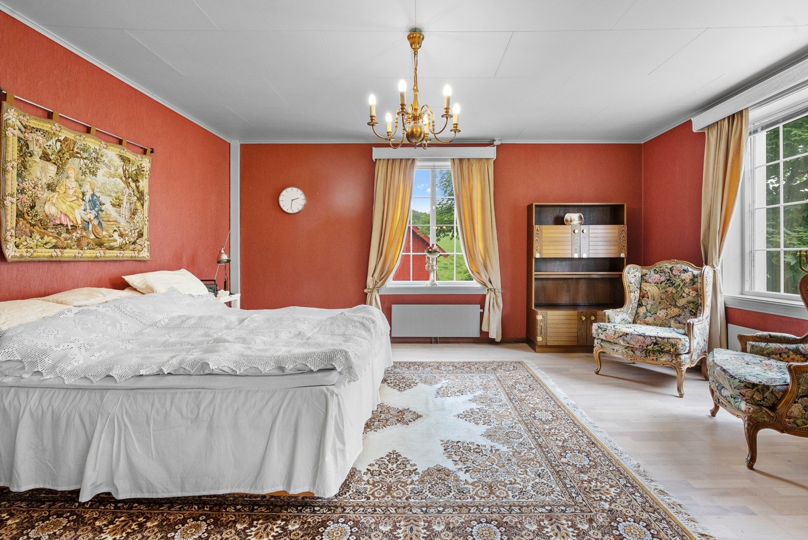 Del av stua er innreda som soverom Galleribilde