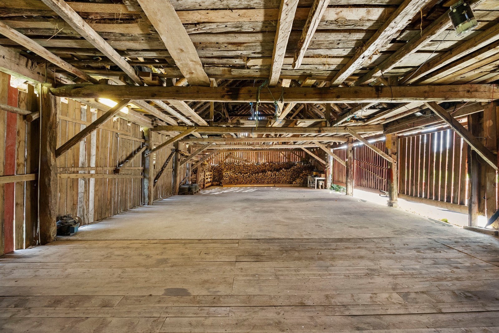 Bygningen er oppført som tradisjonelt grindeverksbygg Galleribilde