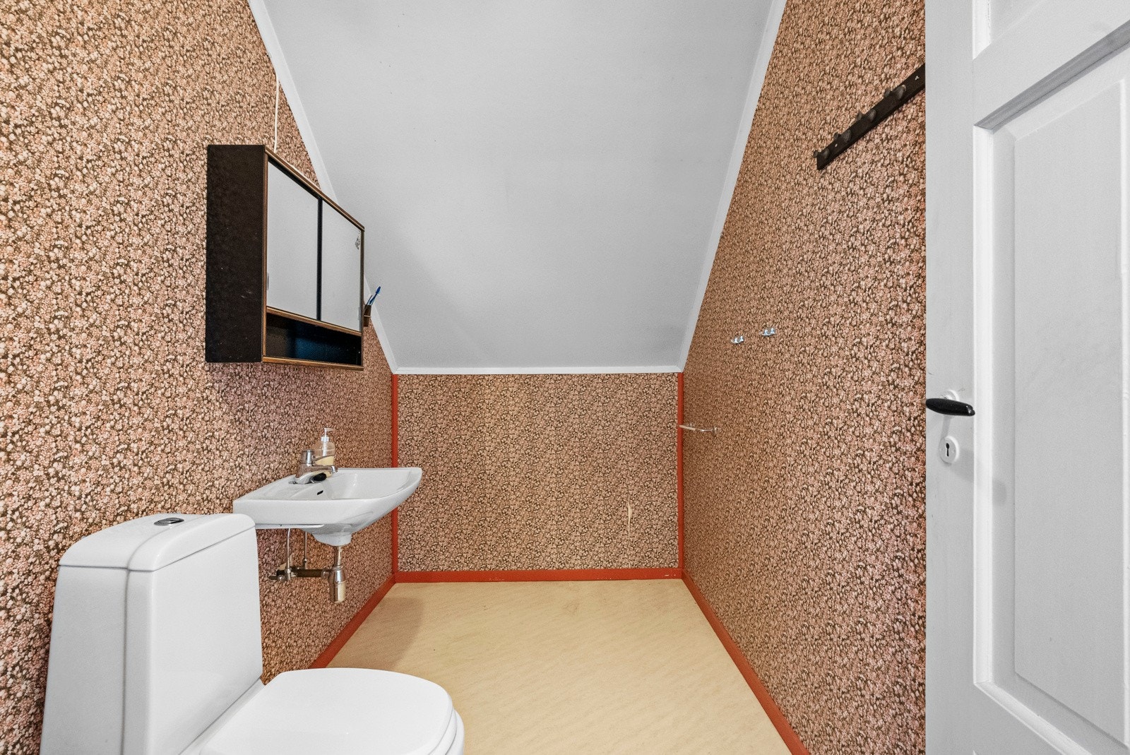 WC i boligens loftsetasje Galleribilde