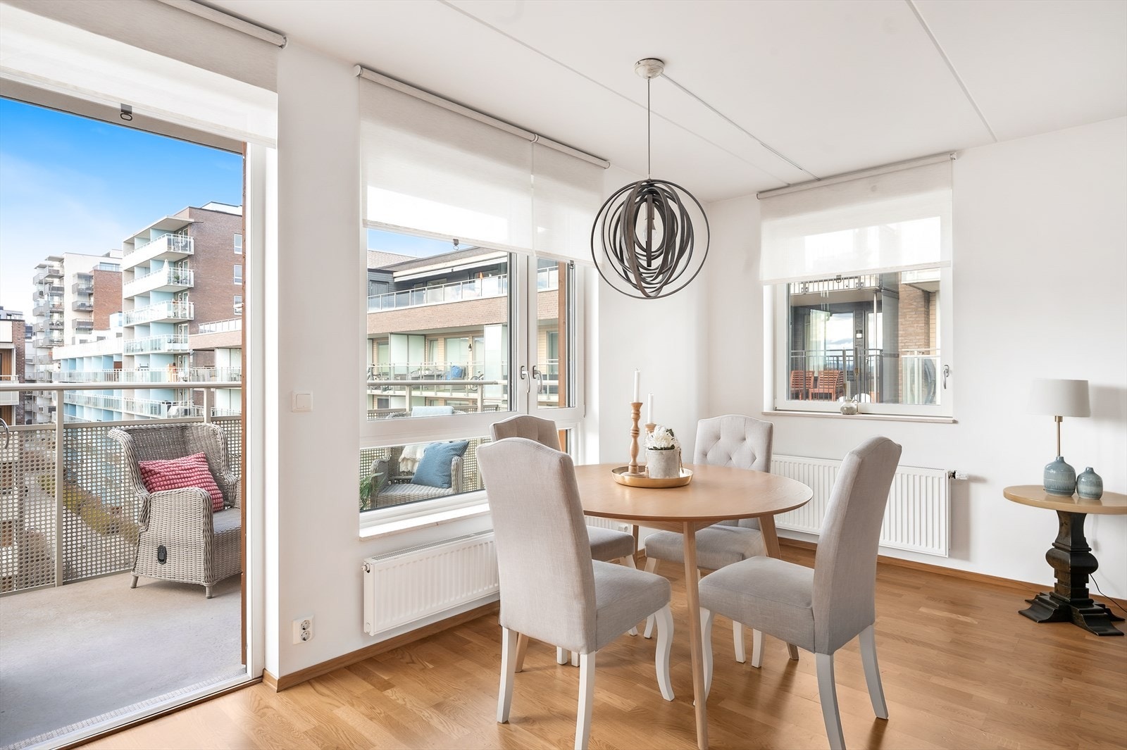 Koselig spiseplass i stue Galleribilde