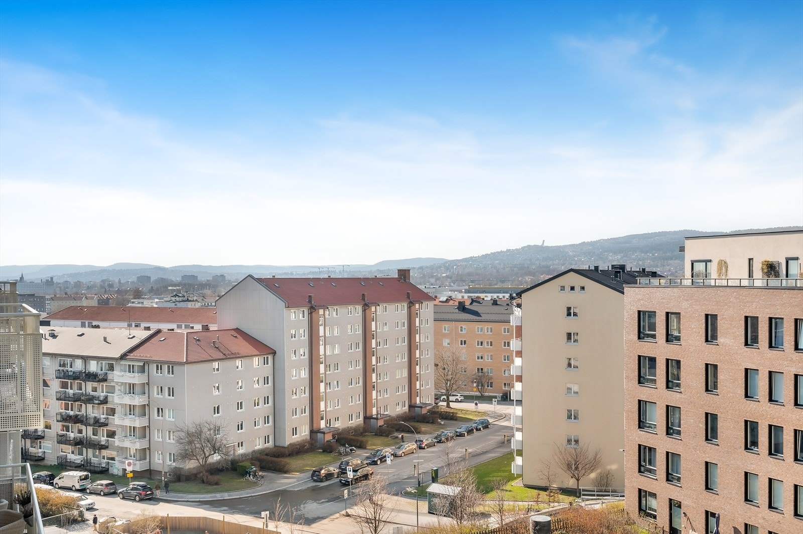 Fra balkongen ser man mot Holmenkollen Galleribilde