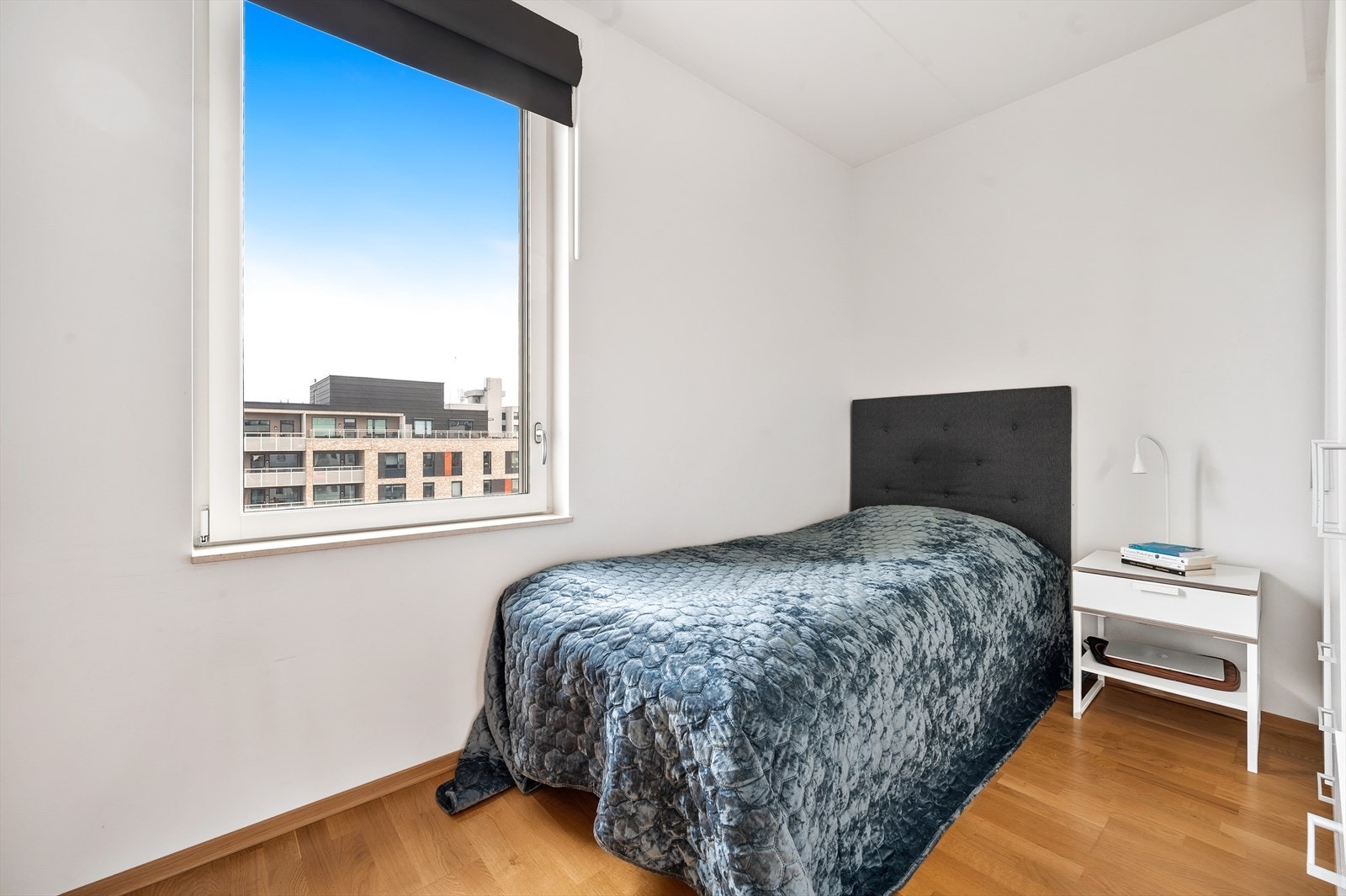 Hovedsoverom med plass til seng og tilhørende møblement Galleribilde