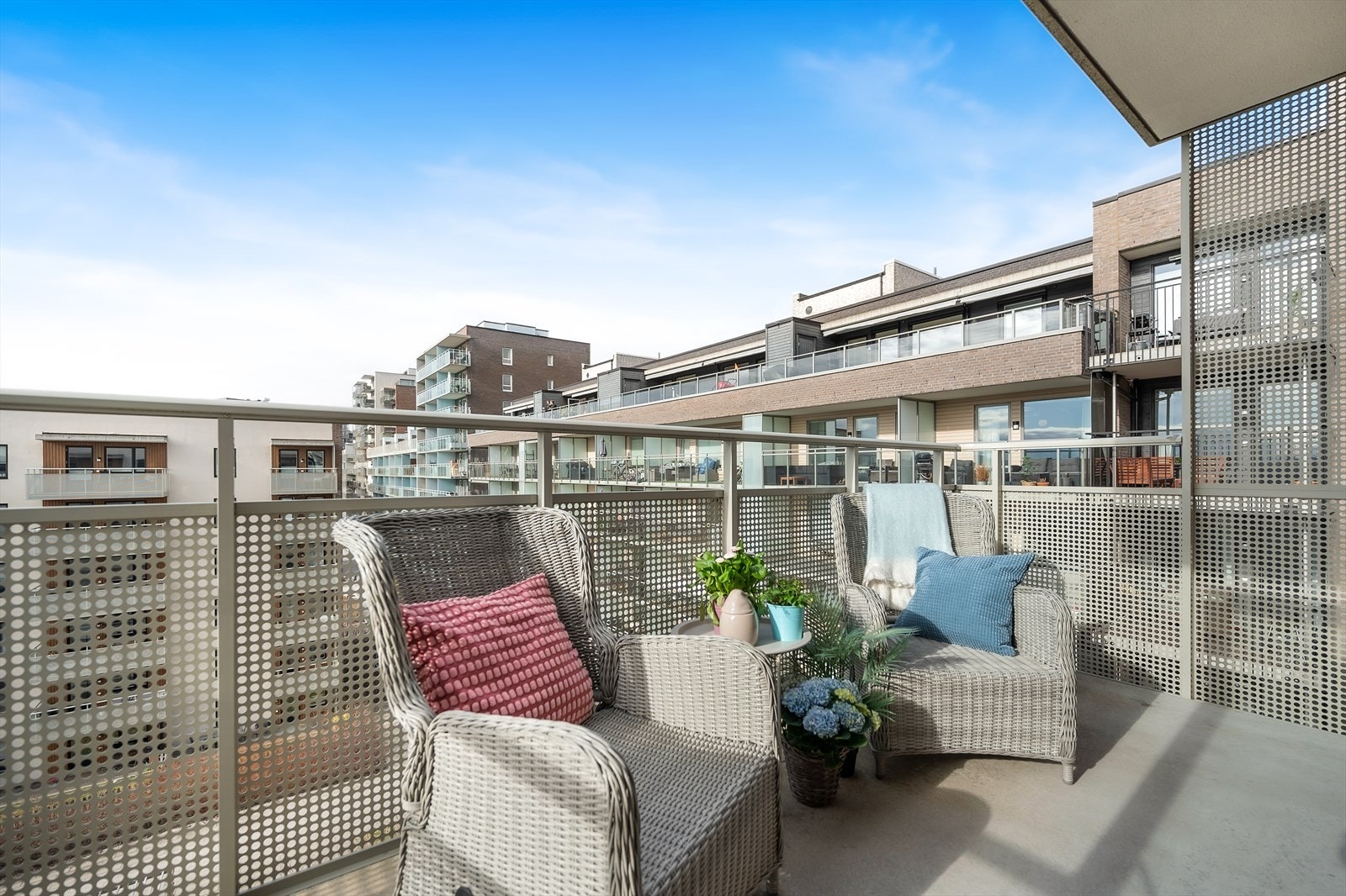 Nordvendt balkong med utgang fra stue Galleribilde