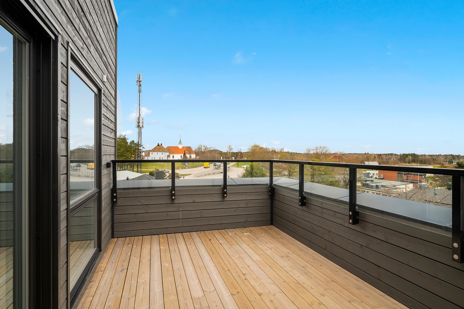 Her kan du rulse rett ut i morgenkåpa og nyte kaffen utendørs Galleribilde