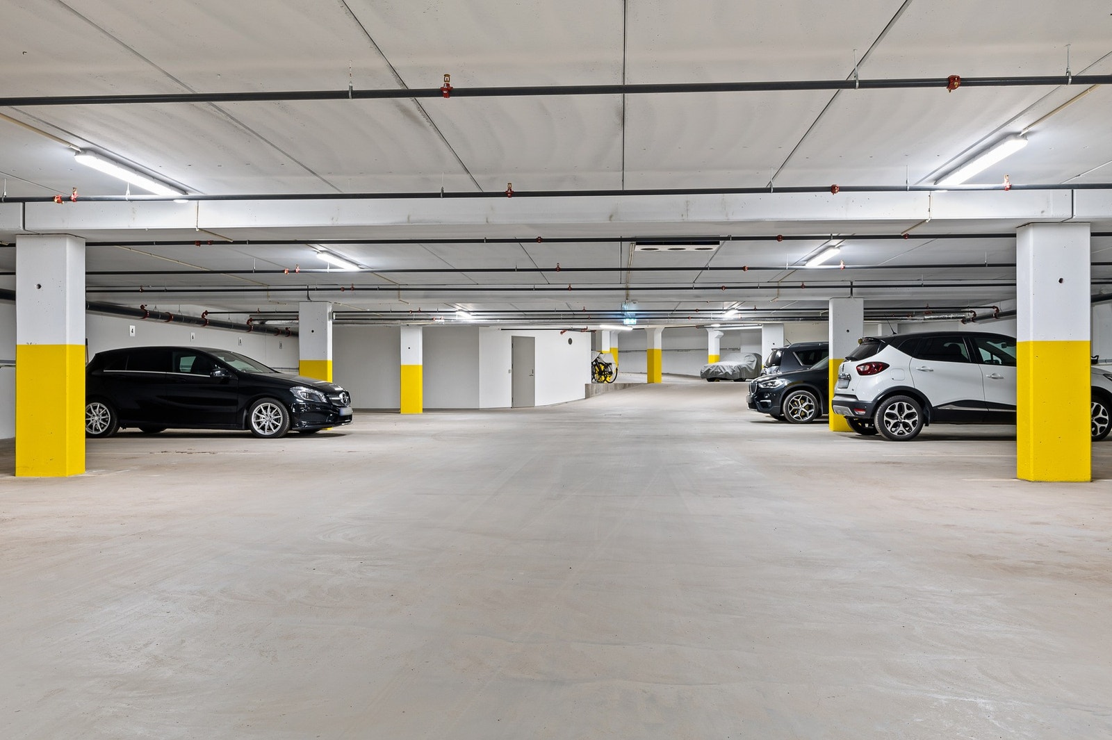 Leiligheten disponerer 2 parkeringsplass og bod i felles garasjekjeller. Galleribilde