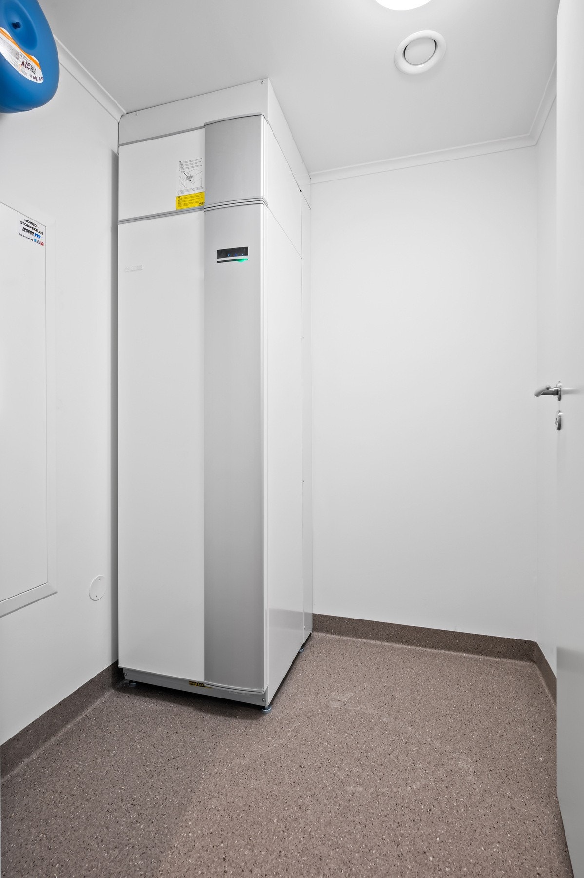 Praktisk bod som byr på gode oppbevaringsmuligheter. Galleribilde