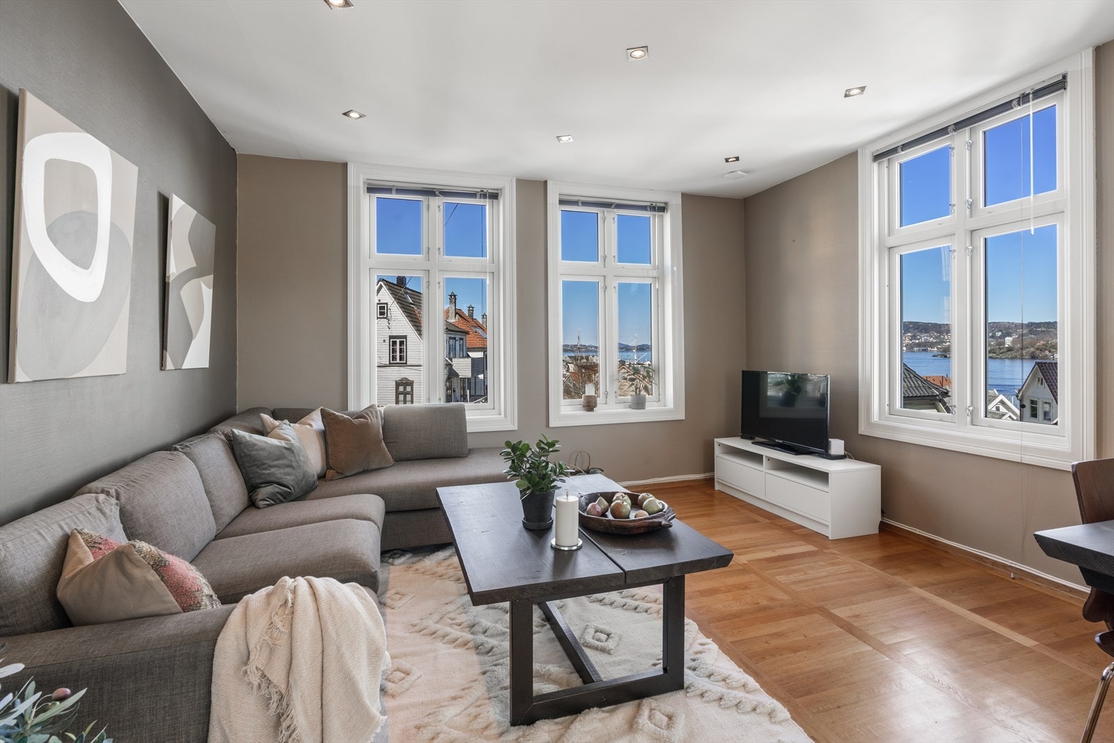 - En koselig leilighet med nydelig sjøutsikt - Galleribilde