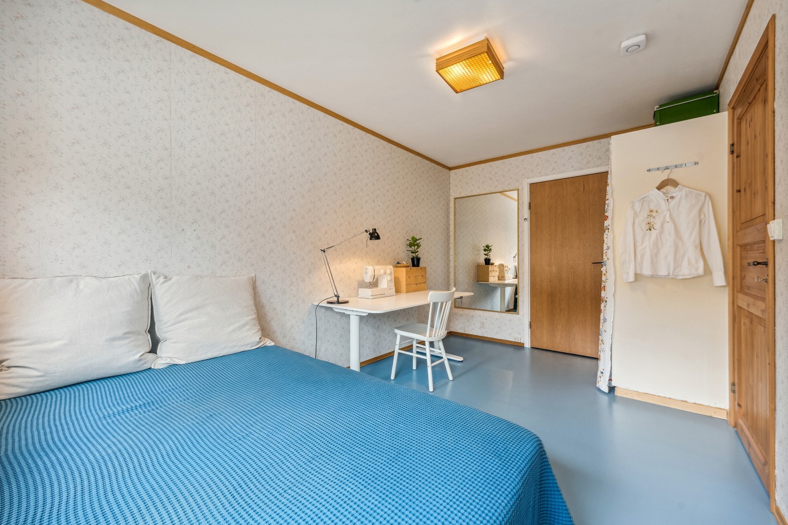 Hovedsoverom har direkte adkomst til eget walk-in rom. Galleribilde