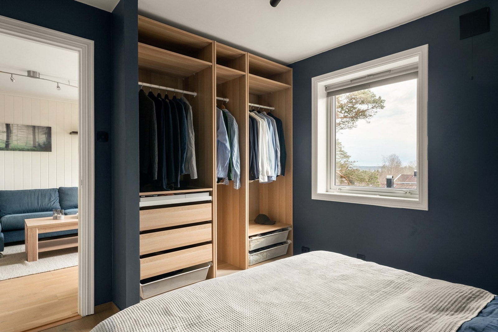 Enkelt å holde orden med denne praktiske garderoben. Galleribilde