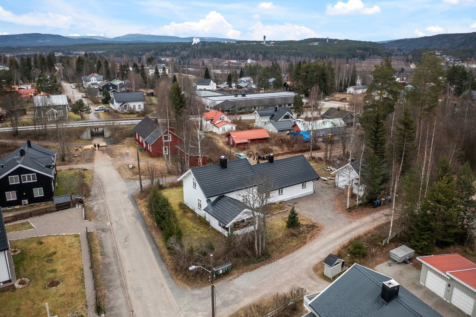 Fin beliggenhet, i et stille og rolig boligområde. Galleribilde