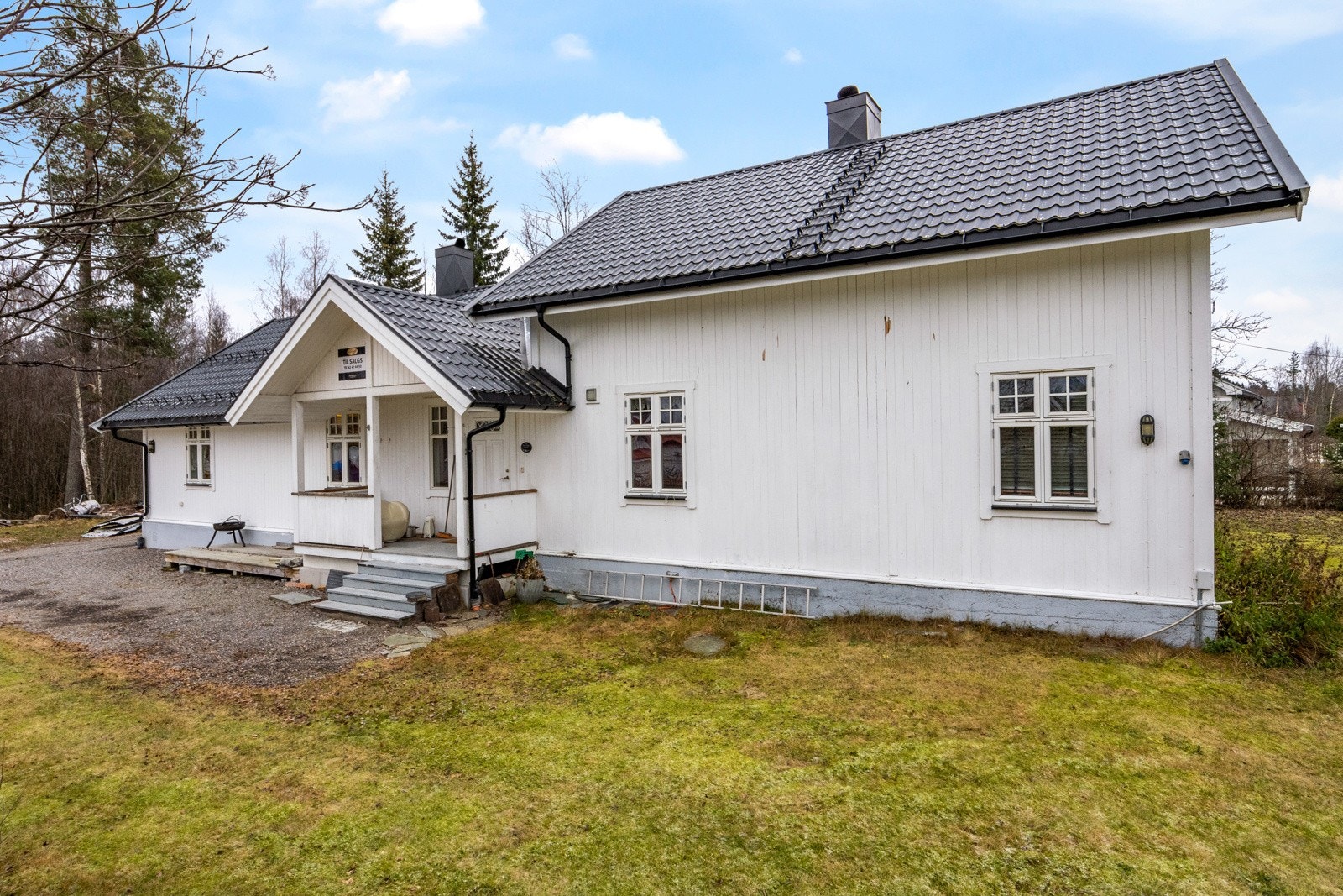 Romslig, solrik tomt. Galleribilde