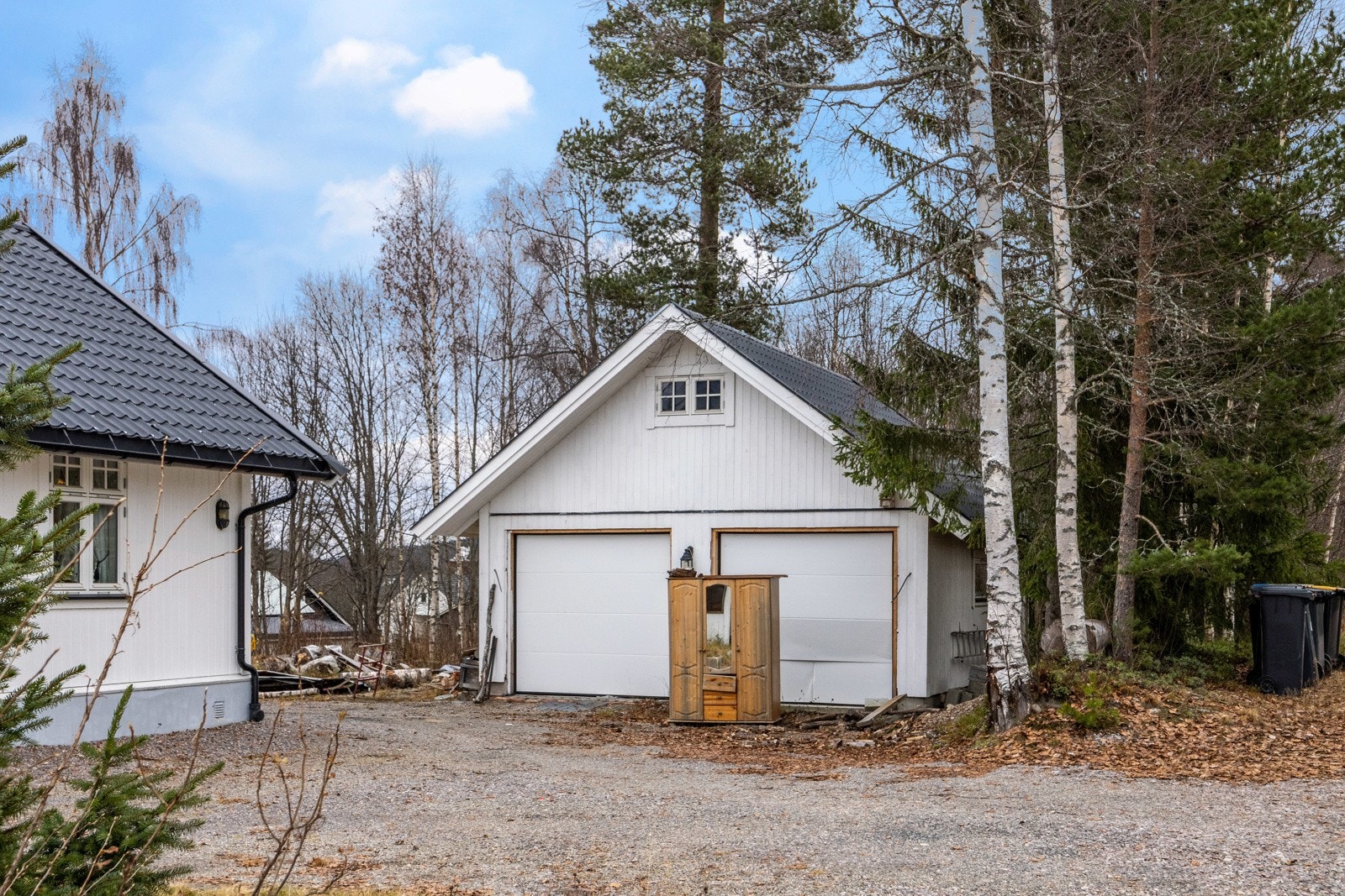 Frittstående dobbelgarasje. Galleribilde
