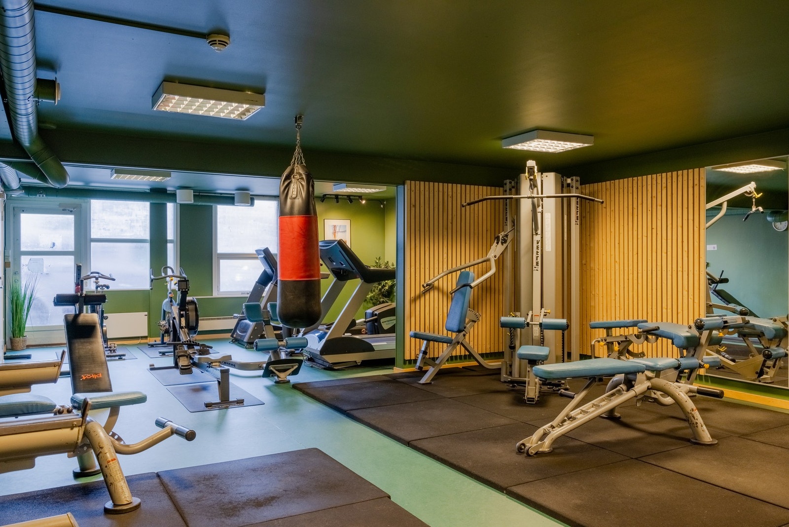 Flere fellesarealer som treningsrom og aktivitets- og musikkrom. Galleribilde