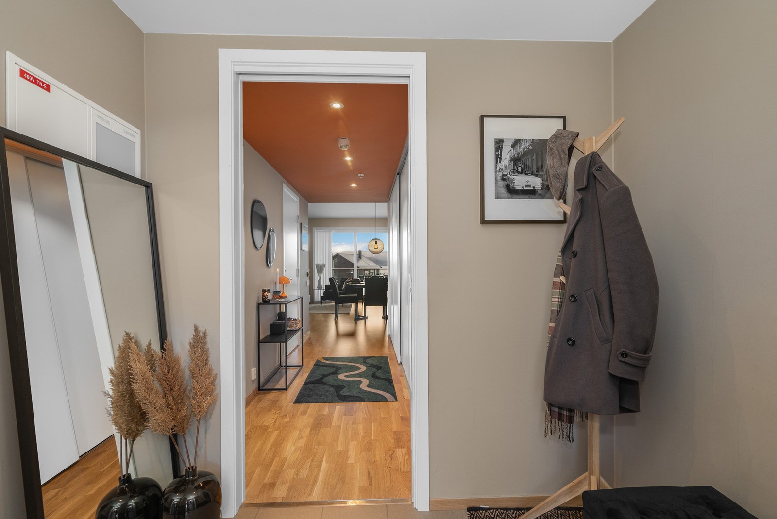 Fint sted å henge av seg yttertøy Galleribilde