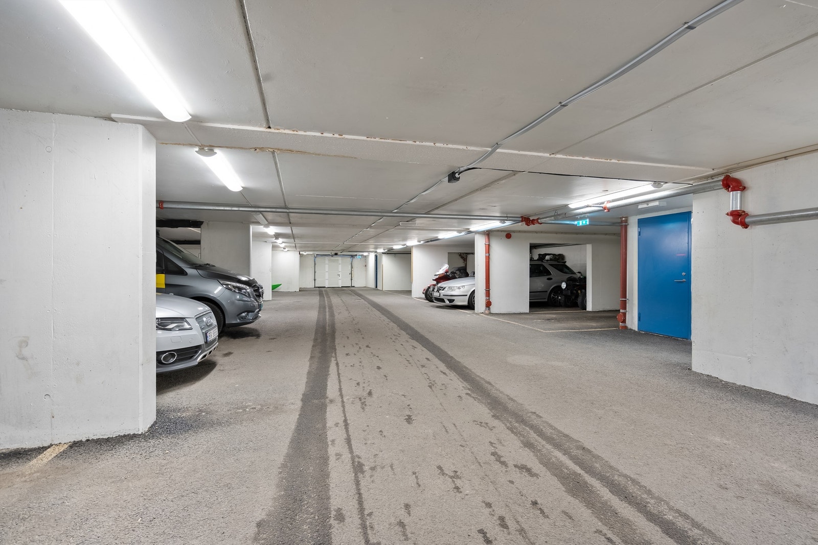 Leiligheten disponerer en parkeringsplass i felles parkeringskjeller Galleribilde