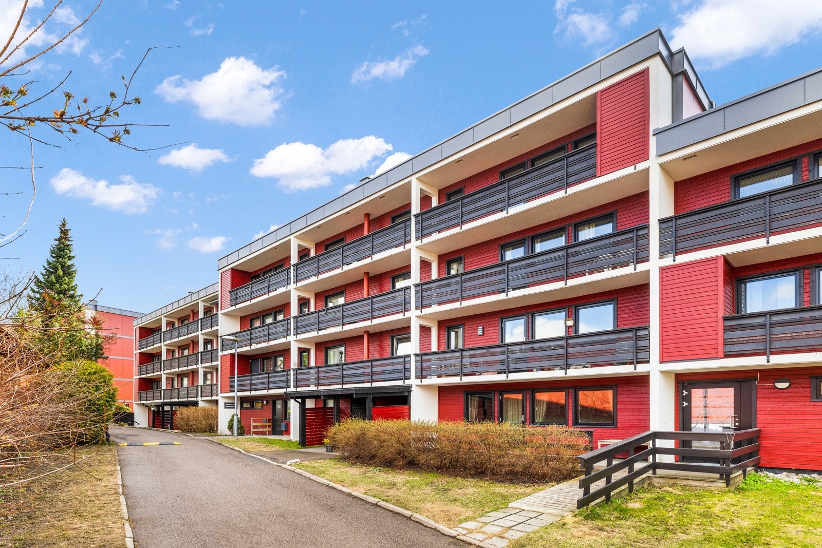 Fasade øst med inngangsparti Galleribilde