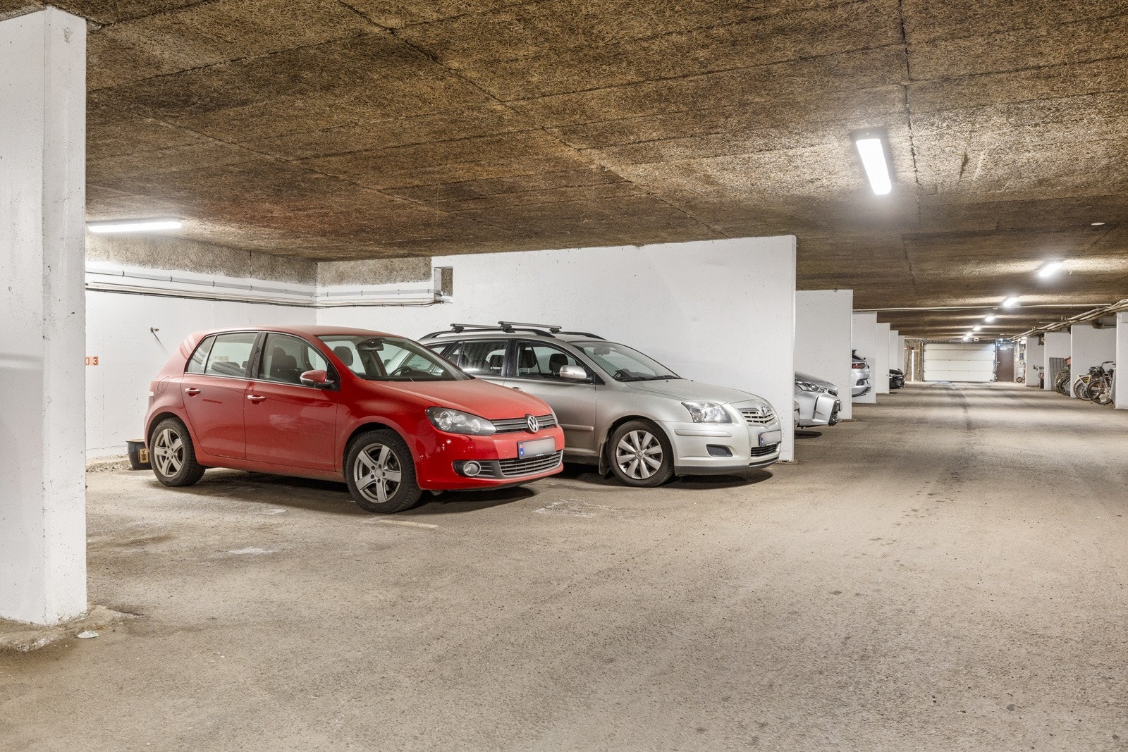 1 parkeringsplass i felles garasjeanlegg medfølger Galleribilde