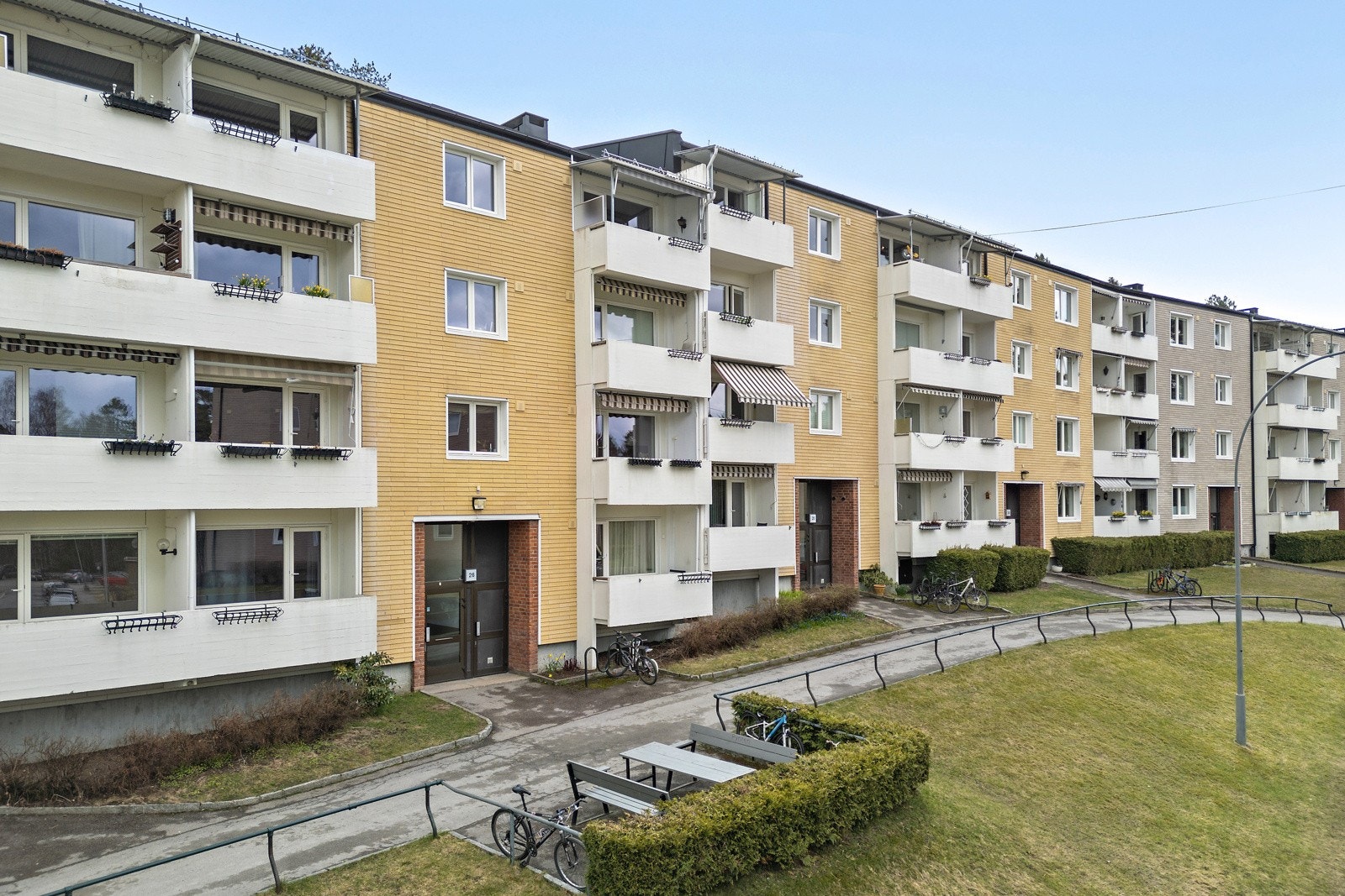Borettslaget har biloppstillingsplasser og garasjeplasser som leies ut etter ventelister Galleribilde