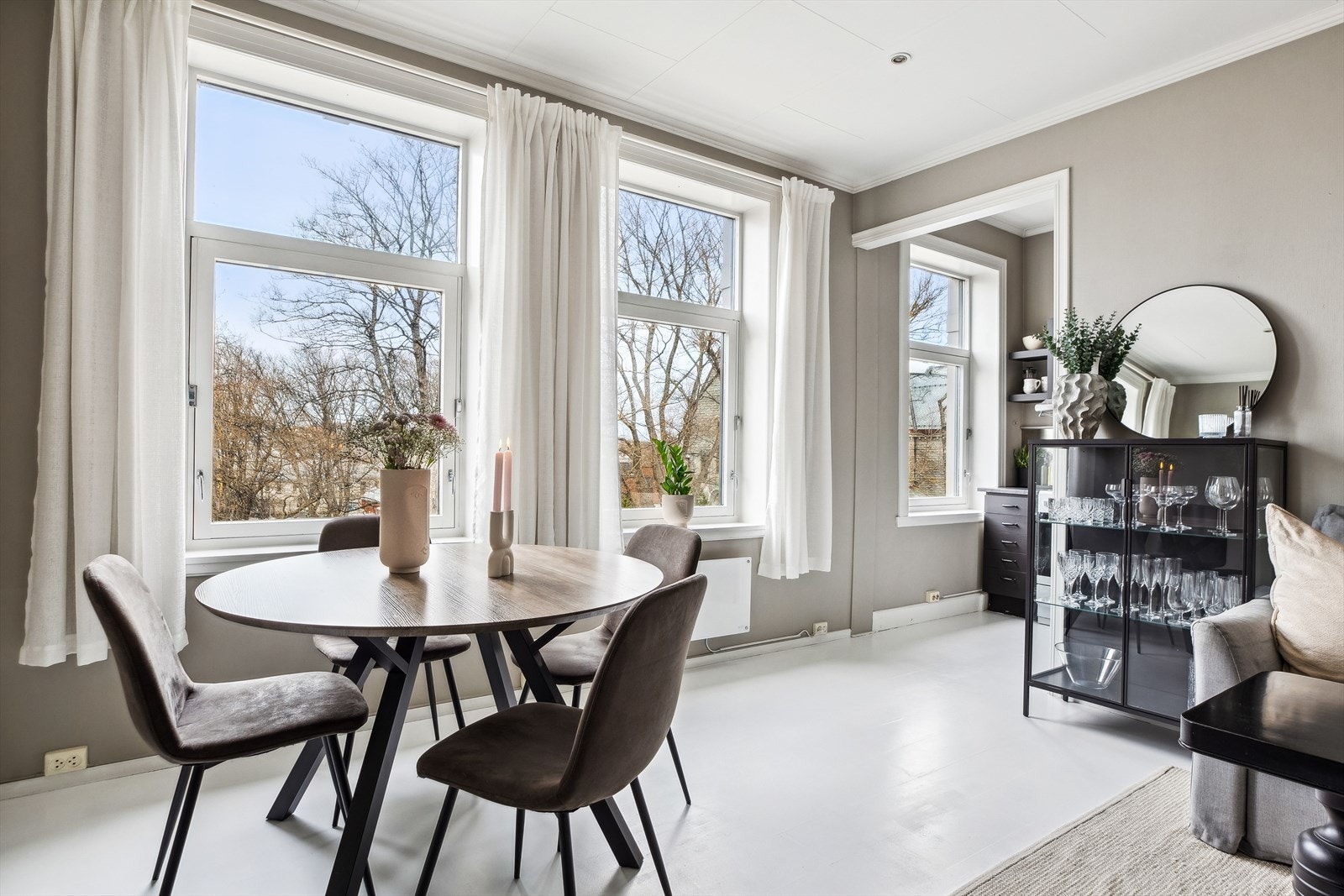 Aktiv Eiendomsmegling v/ Marius Kvalvik har gleden av å presentere Innherredsveien 69 A - en lys og delikat 2-roms selveierleilighet i tredje etasje av en klassisk bygård fra 1905. Galleribilde