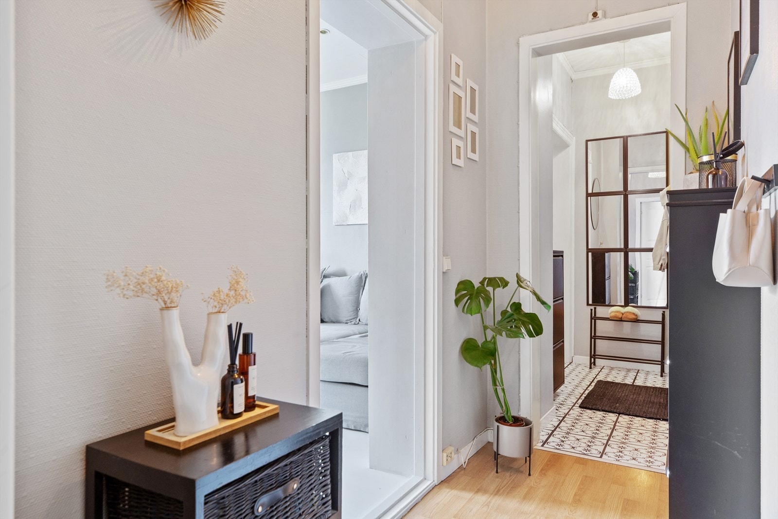 I gangen er det muligheter for skoskap, kommoder eller så. Galleribilde