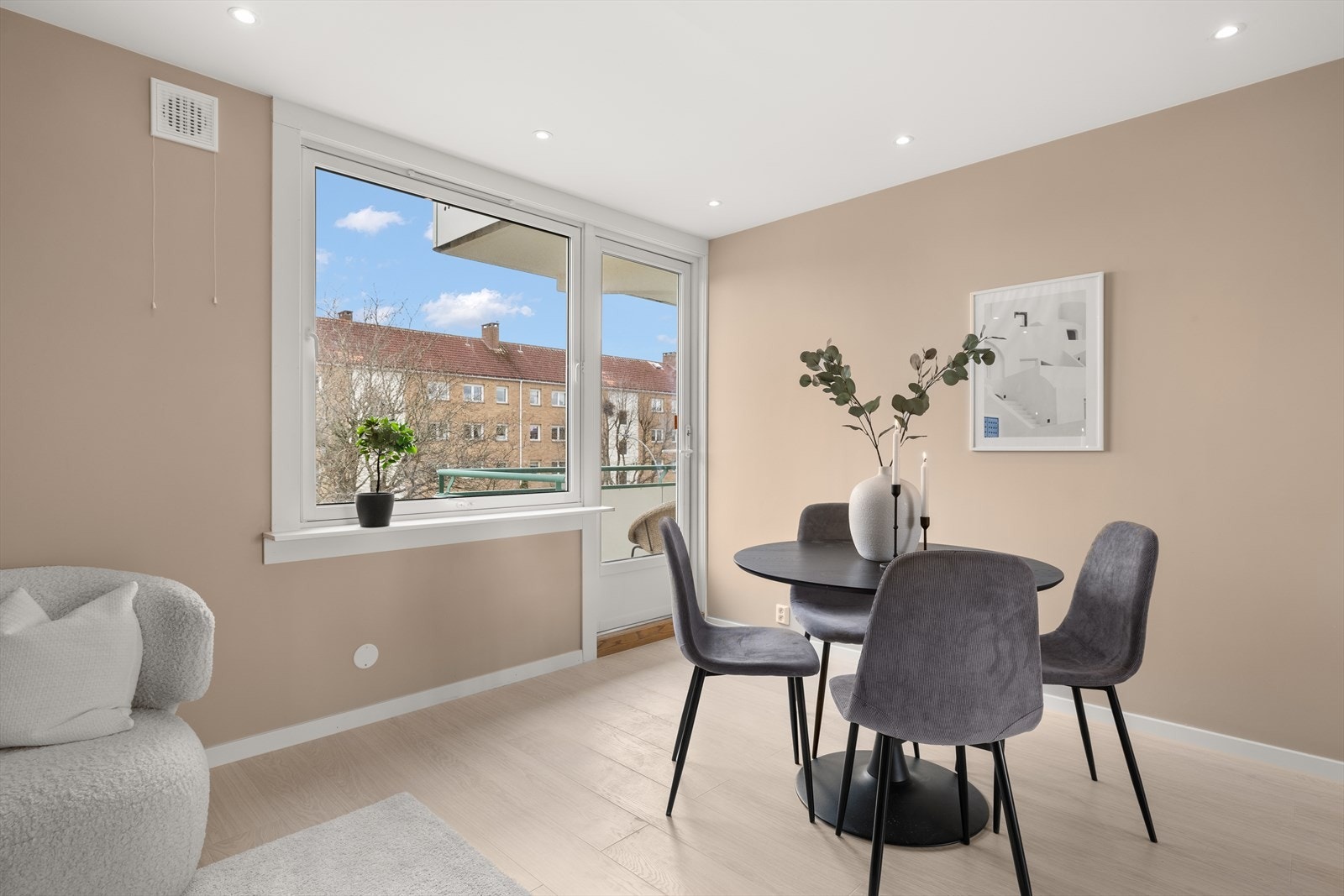 Åpen løsning som gir rom for gode møbleringsmuligheter Galleribilde