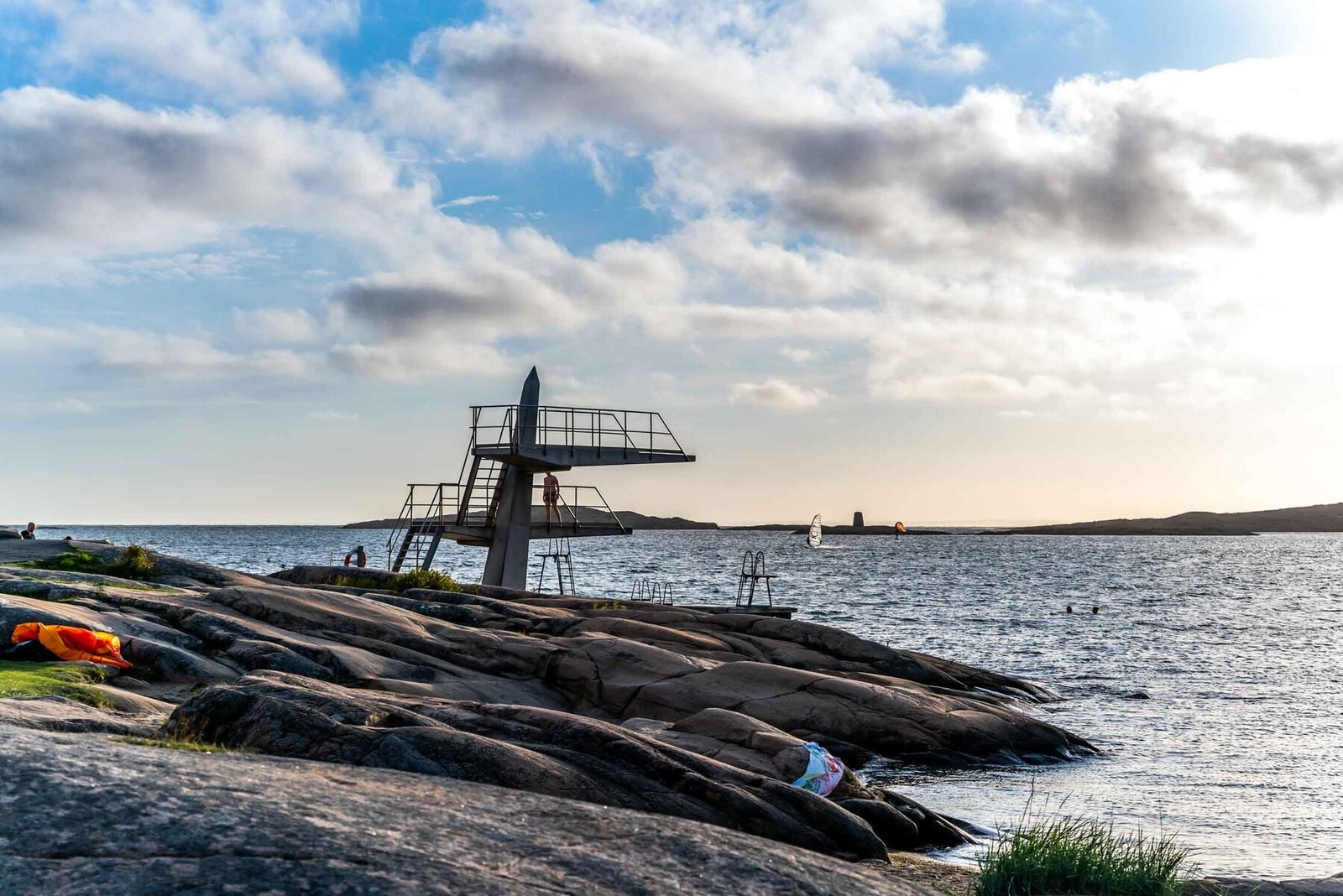 Foten stupetårn og badeplass ligger en fin sykkeltur unna Galleribilde