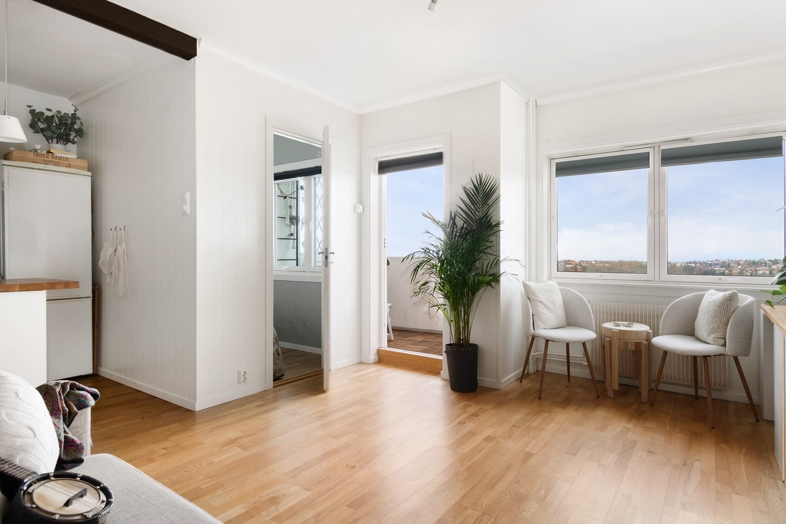 Åpen stue og kjøkkenløsning gir en arealeffektiv planløsning med god romfølelse Galleribilde