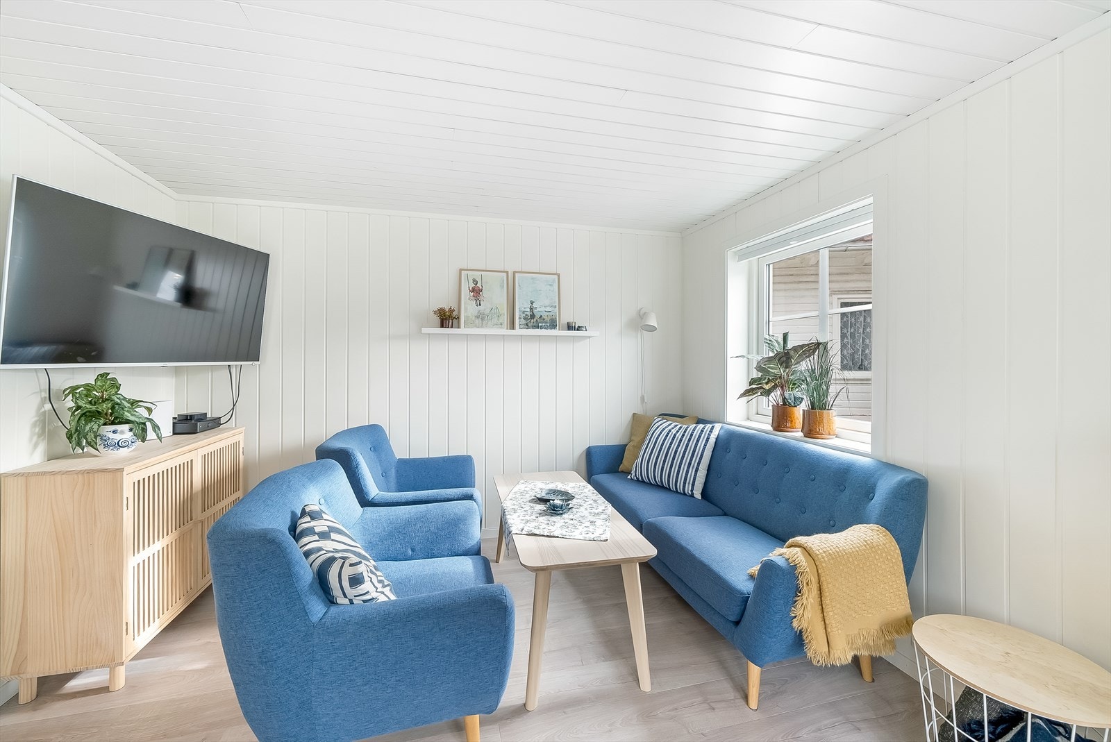 Del av stuen innredet med tv-krok. Galleribilde