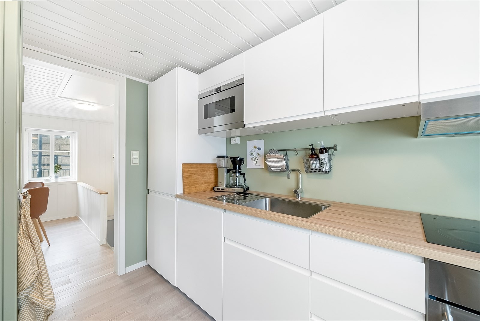 Kjøkkenet har en god planløsning og gir rom for en god arbeidsplass. Galleribilde