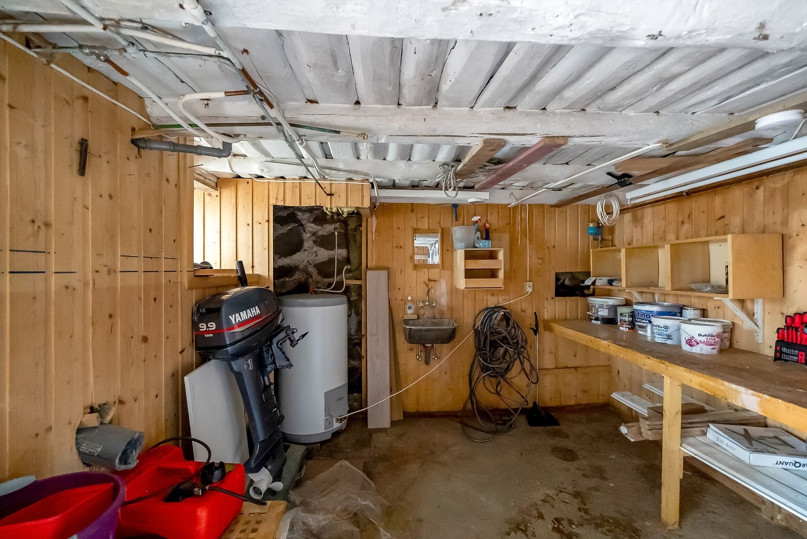 Kjellerbod med lagringsplass. Galleribilde