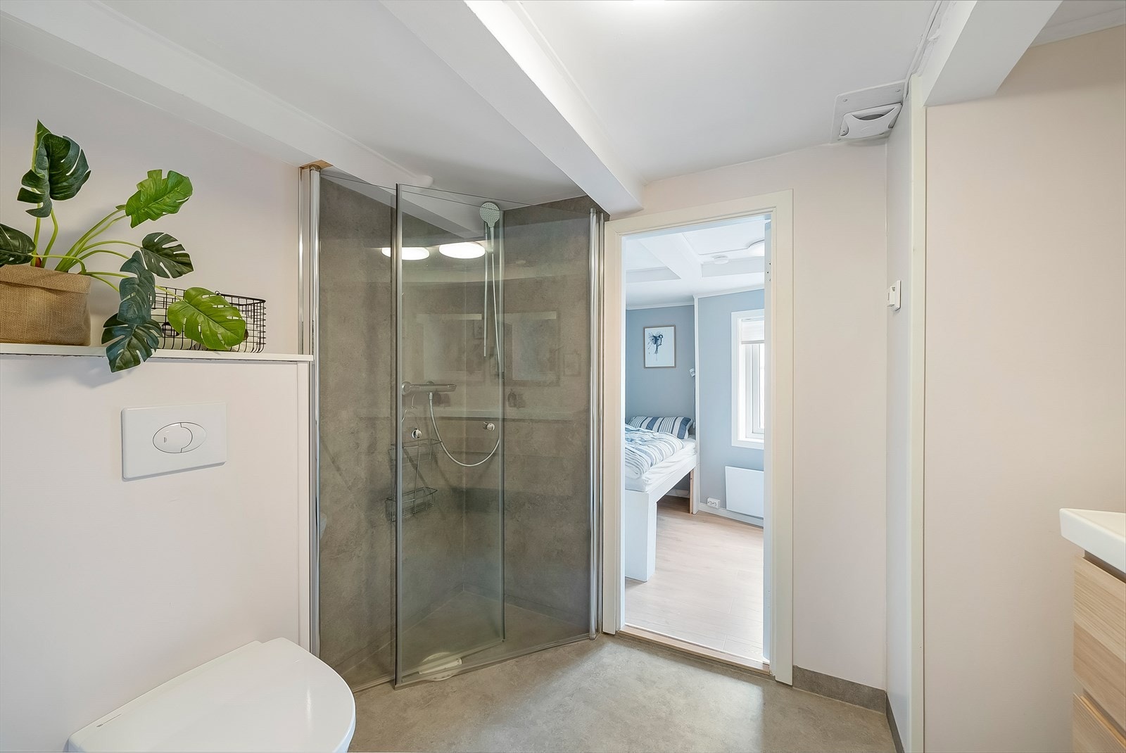 Dusjløsning med innfellbare dører. Adkomst inn til soverom nr. 2 Galleribilde