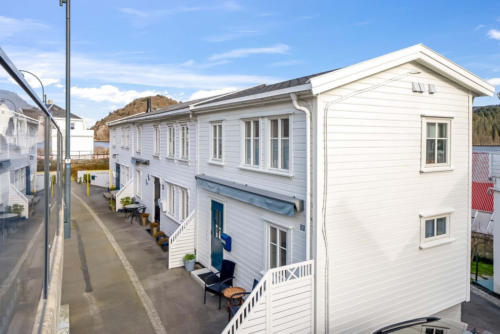 Meget sentralt beliggende rekkehus med uteplass ved inngangspartiet. Galleribilde