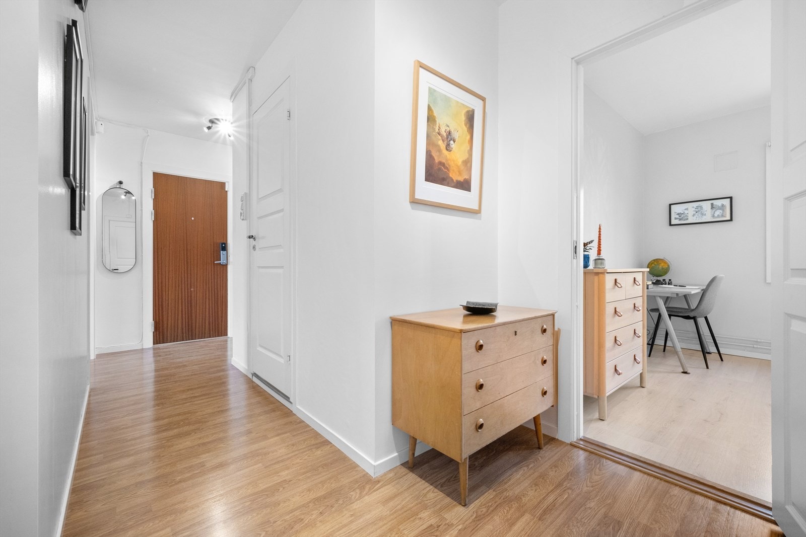 Fra entré sett inn mot soverom 2. Galleribilde