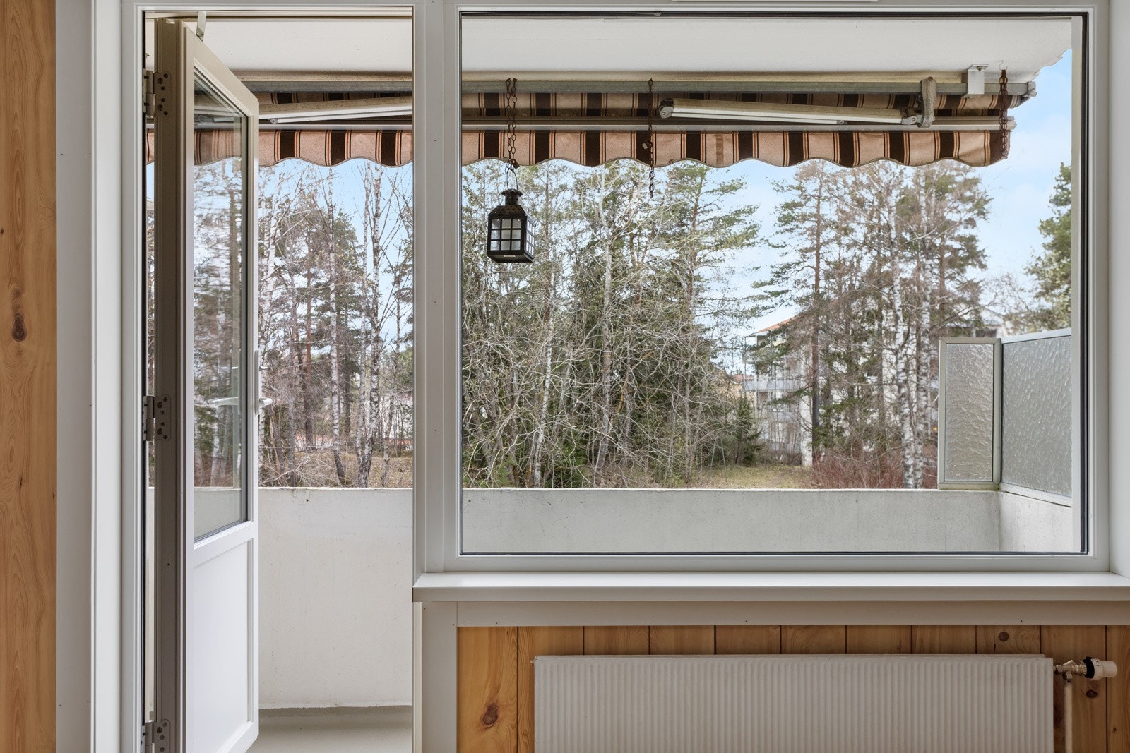 Vinduer og balkongdør ble utskiftet i 2019 i regi borettslaget. Galleribilde