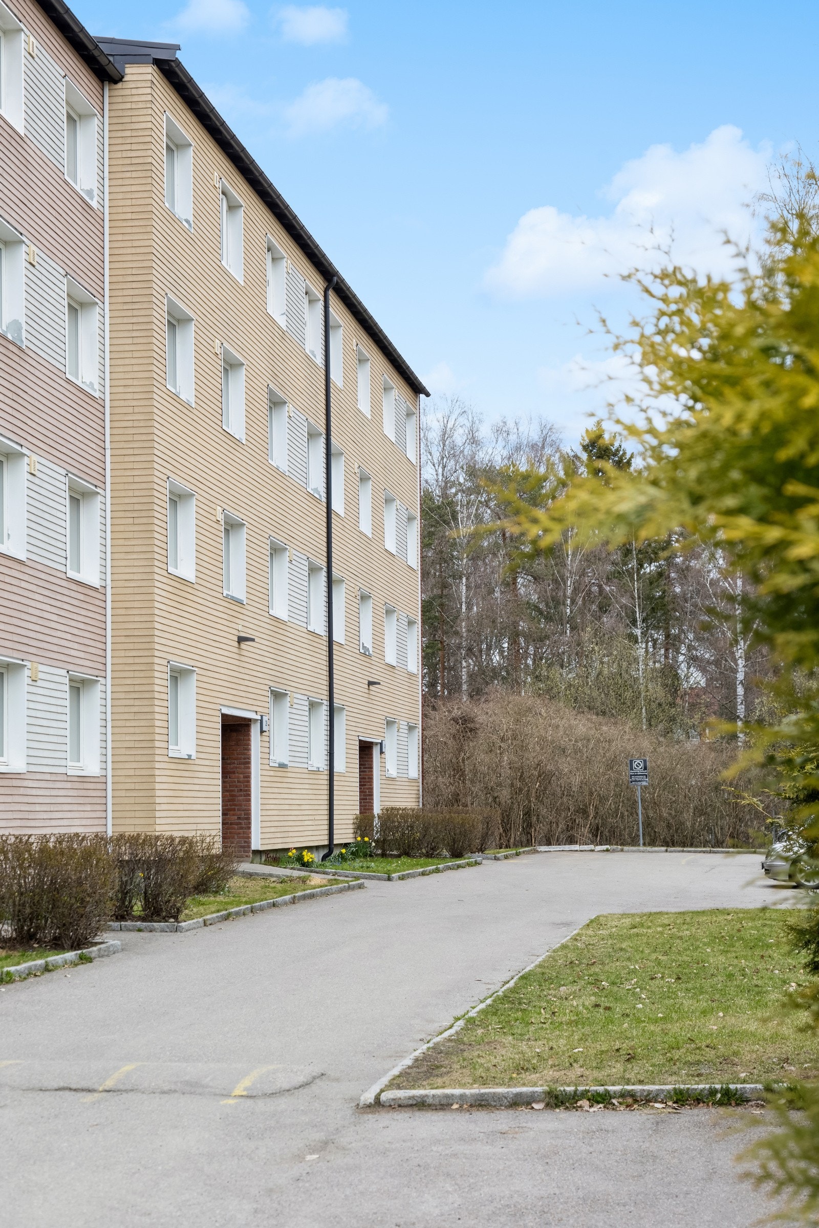 Dette er en leilighet med stort potensial i et rolig og attraktivt boligstrøk. God planløsning med flere muligheter! Galleribilde