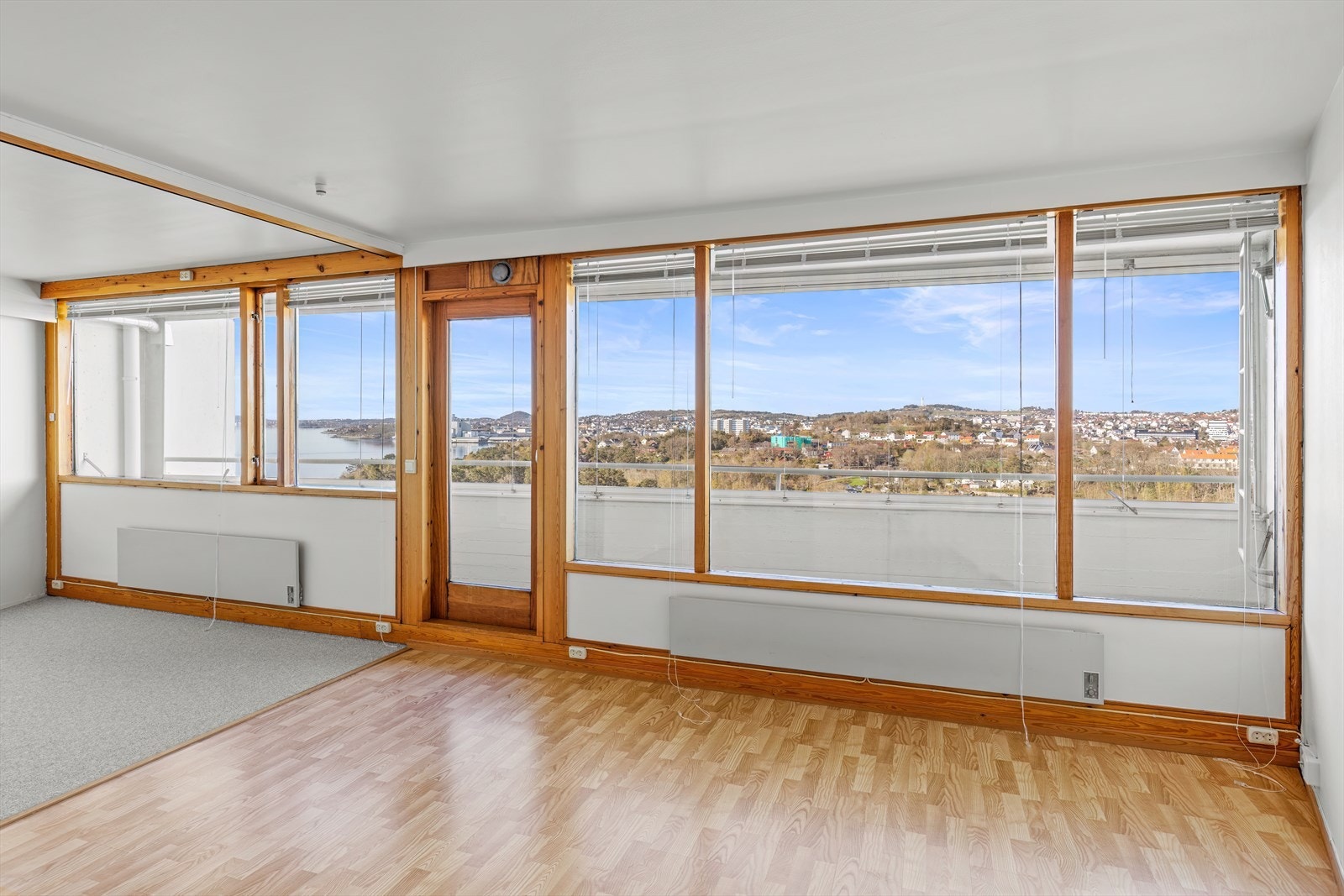 Velkommen til Rosenli 15 - Sentrumsnær 2- roms leilighet i 15. etasje med fantastisk utsikt og gode solforhold. Galleribilde