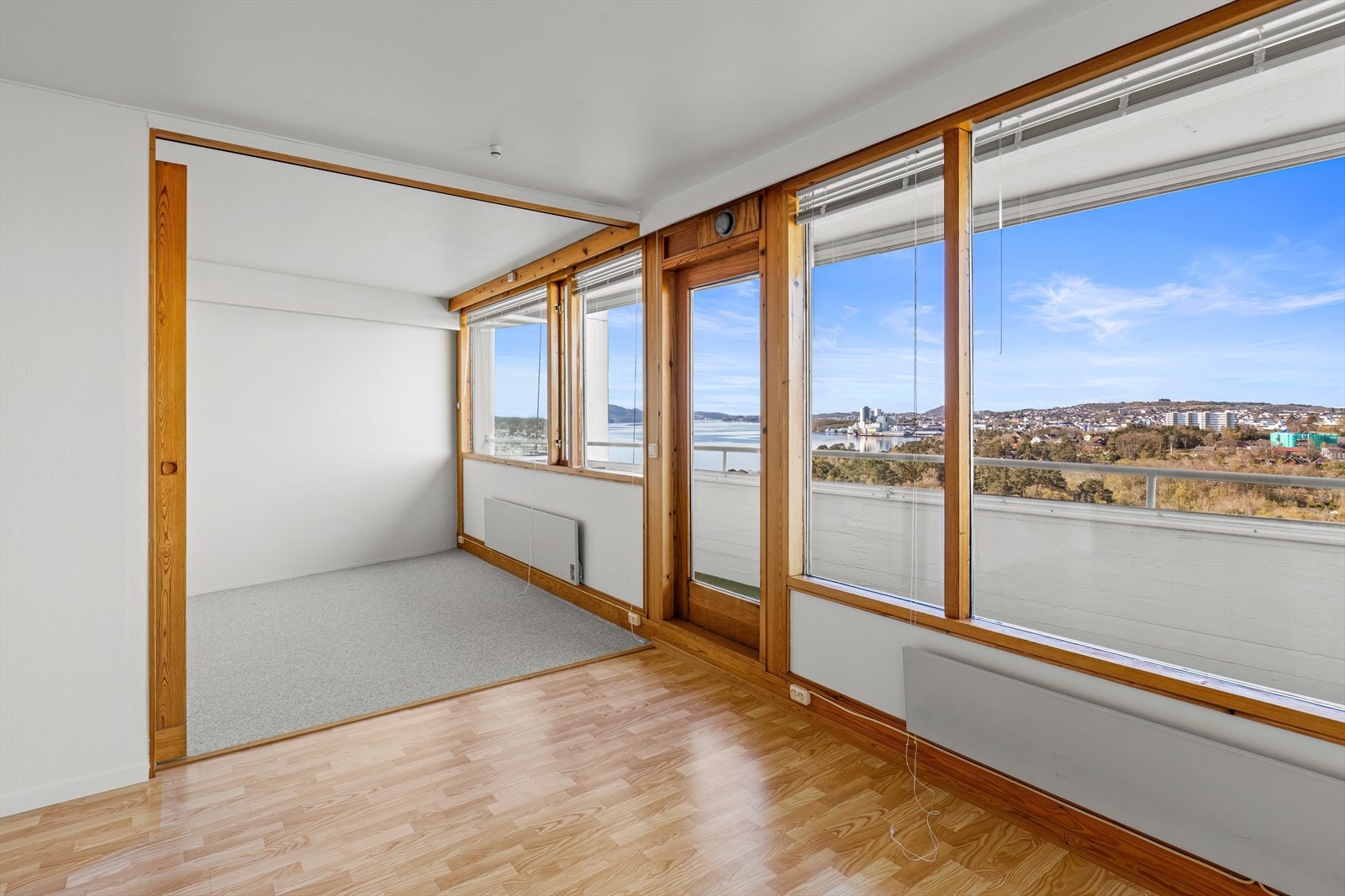 Fra stuen er det tilkomst til soverommet. Galleribilde