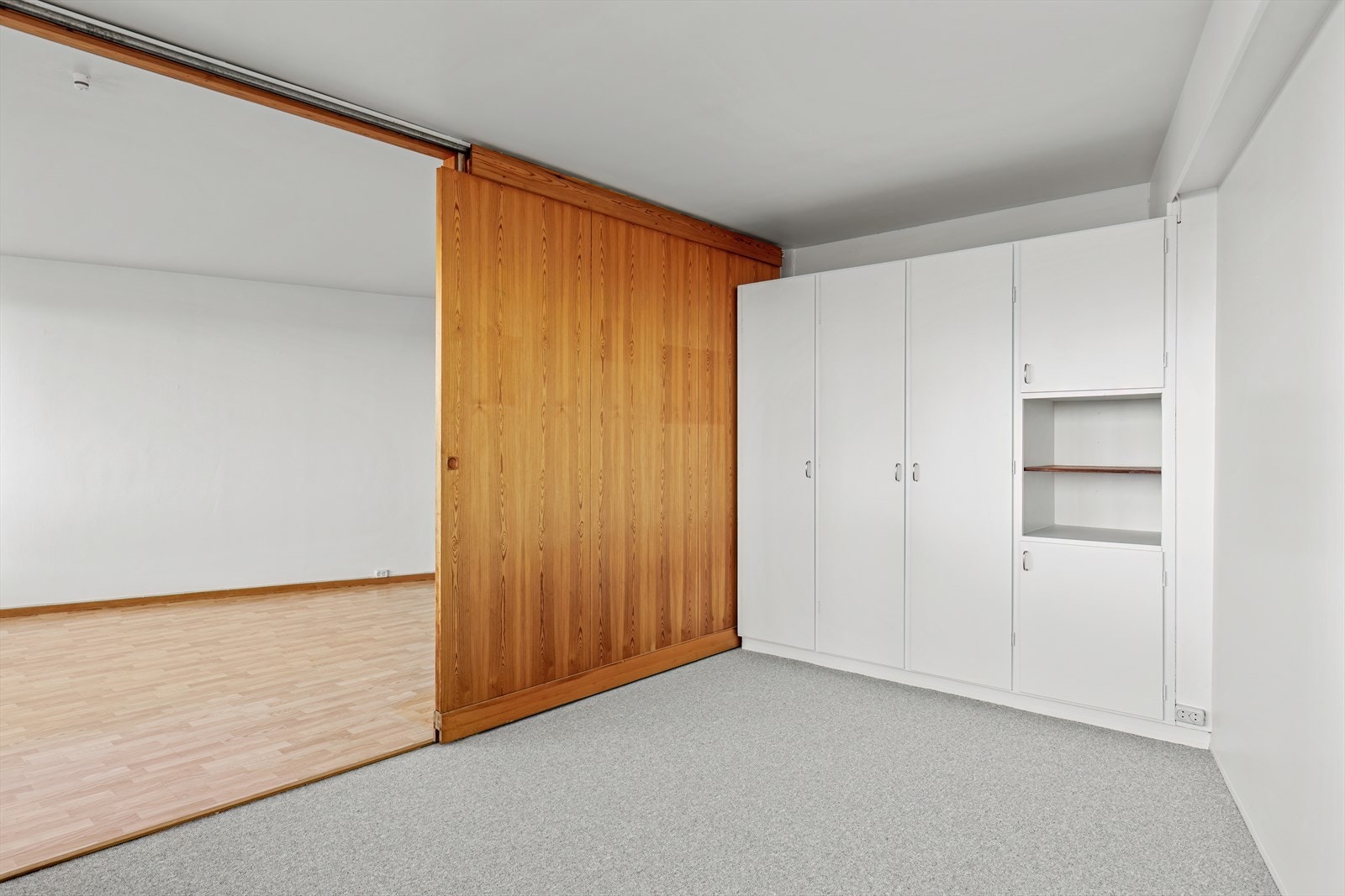 Det er god lagringsplass i garderobeskap. Galleribilde