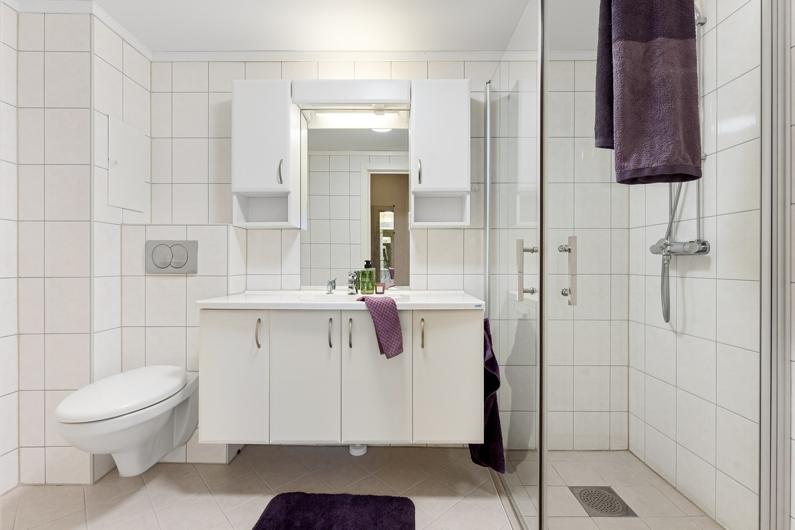 Lyst bad med gulvvarme. Galleribilde