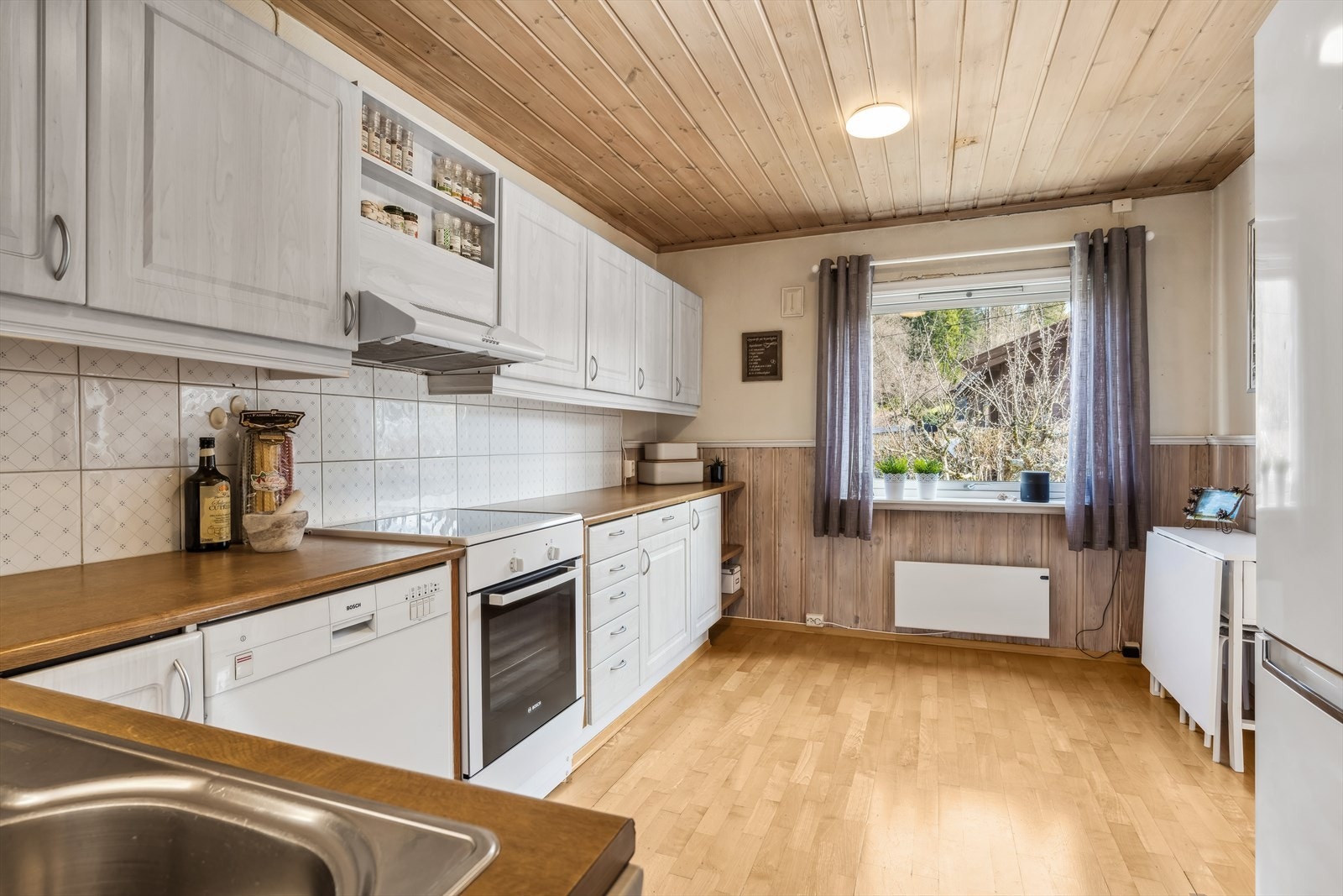 Masser av skap- og benkplass Galleribilde