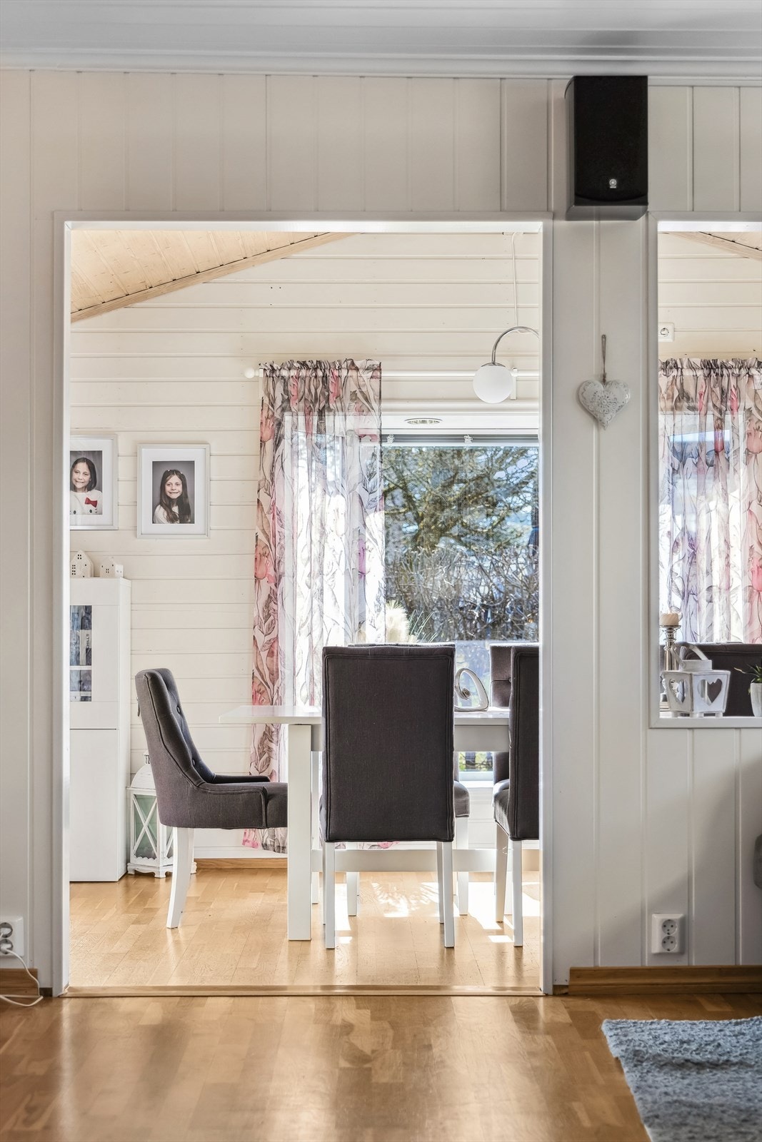 Spisestua har du plass til hele storfamilien Galleribilde