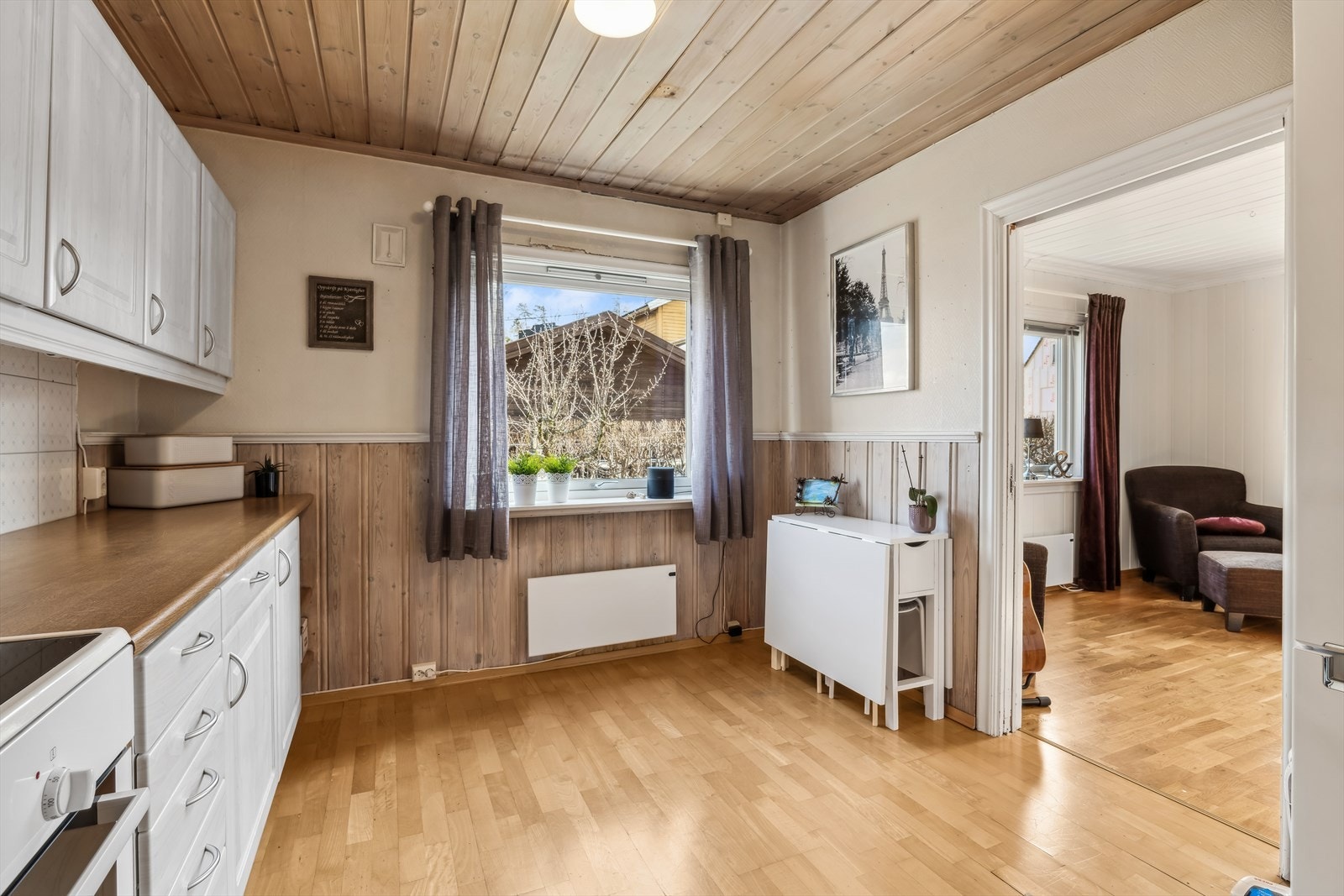 Kjøkkenet er eldre, men helt og pent og vil holde en god stund til Galleribilde