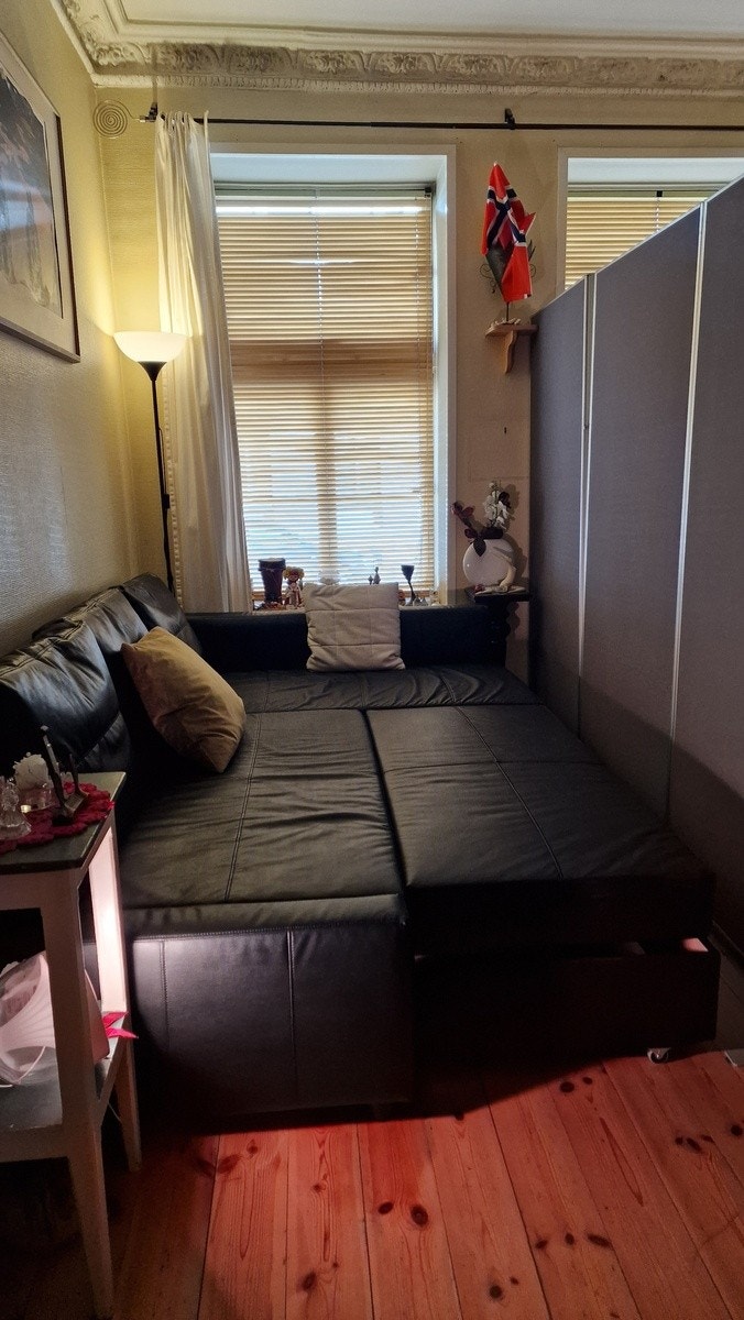 Sofaen - sengen kan om du ønsker / har behov gjøres om til en stor dobbelsofa Galleribilde