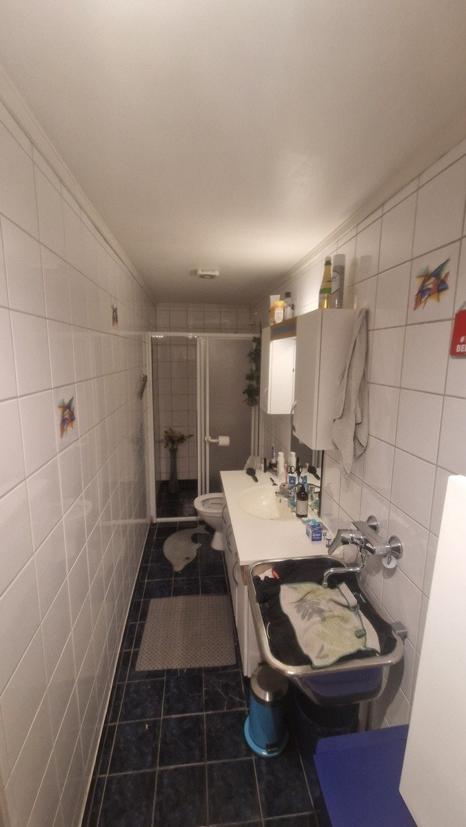 Badet med eget skap for dine personlige ting Galleribilde