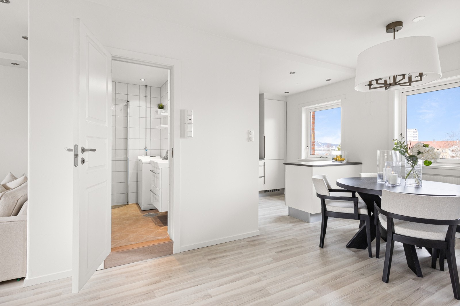 Leiligheten har et bad og et toalettrom som begge ble pusset opp i regi av borettslaget mellom 2008-2009. Galleribilde