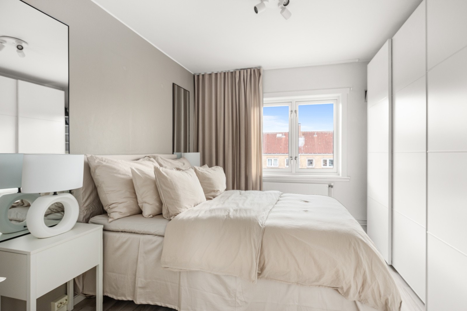 Leiligheten har to fine soverom. Galleribilde