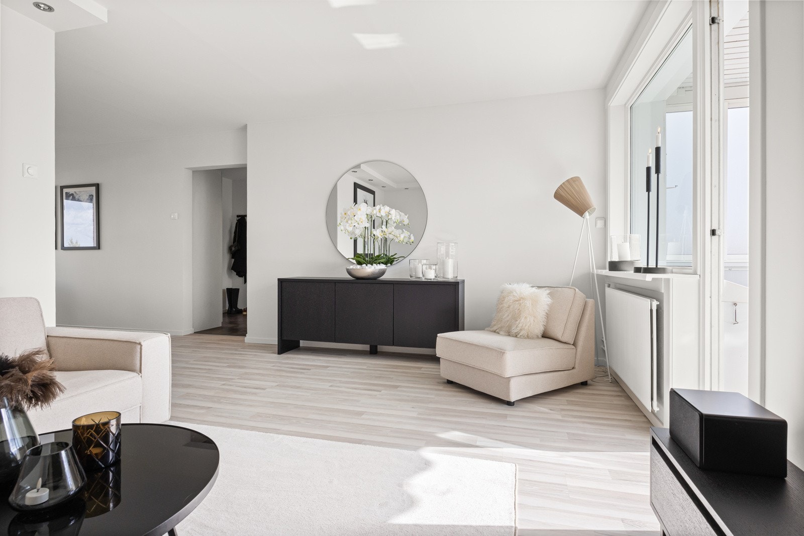 Leiligheten er vel gjennomført med tidløse overflater. Galleribilde